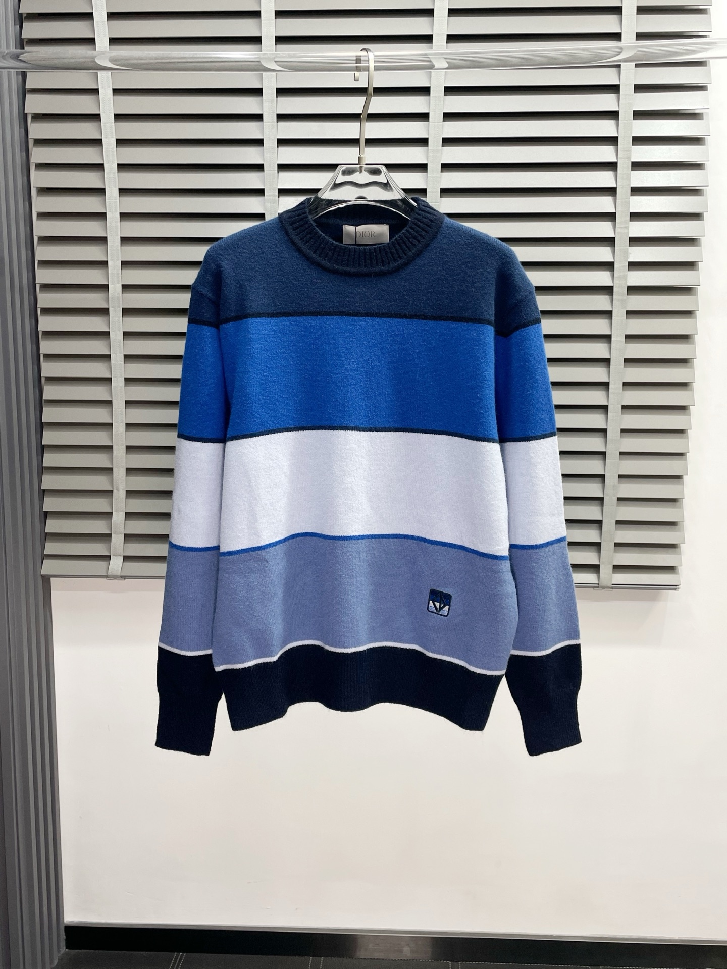 NO:516941,.Dior exclusively offers the latest fashionable sweater jackets. A jacket with a classic design and great appearance. It is even more difficult to pick and control. You can buy it directly. It is a high-end quality product that cannot be missed! Through the detailed pictures, you can feel its powerful aura, and the warm-concentration effect is significant, so you don’t have to worry about the chill at all! It is both fashionable and functional, and the whole style looks more luxurious and elegant! Size S-XL, Dior, Dior, Jackets & coats, Sweaters, Alexander wang19860909.Dior迪奥独家专供最新时尚毛衣外套 经典设计感与颜值爆棚的外套,品质更是无法挑剔品控可以直接入手,不容过错的高端臻品！通过细节图片便可感受到它强悍的气场,聚温保暖效果显著,完全不用担心会有一点寒意！时尚与功能性兼备,整款显得更加的奢华大气！ 尺码S-XL,,dior,dior,jackets & coats,sweaters,alexander wang,Men's clothing