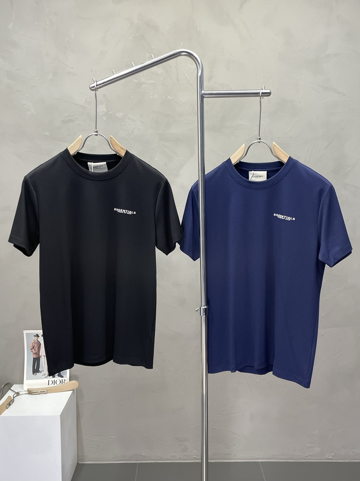 NO:515397,.ESSENTIALS exclusively offers new original single men's casual short sleeves, high-end customization, high-end version, fashionable and versatile imported fabric, super soft and delicate, skin-friendly and comfortable to wear, high-end boutique, OEM, fine-made top body, very good, men's essential items, three standards, code M-3XL,, T-shirt, alexander wang19860909.ESSENTIALS独家专供新款原单男士休闲短袖 高端定制 高端版本 时尚百搭爆款进口面料 手感超柔软细腻 穿着亲肤舒适 高端精品 代工厂精细做上身非常赞 男士必备单品 三标齐全 码数M-3XL,,T-shirt,alexander wang,Men's clothing