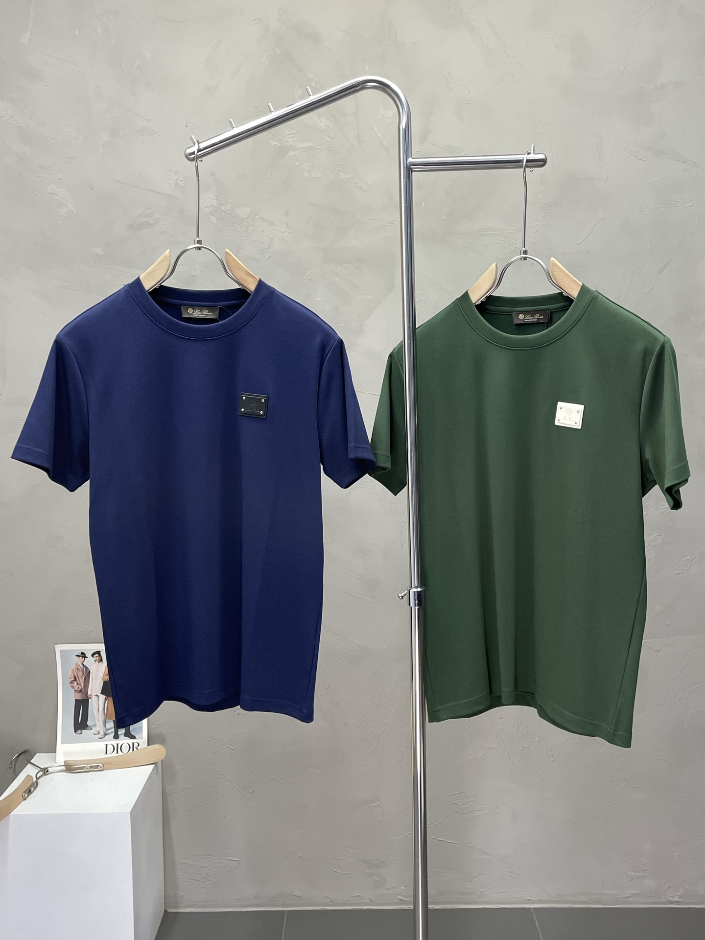 NO:519165,.LP-Loro Piana exclusively offers new original single men's casual short sleeves, high-end customization, high-end version, fashionable and versatile imported fabric, super soft and delicate, skin-friendly and comfortable to wear, high-end boutique, OEM, fine-made top body, very good, men's essential items, three standards, complete code number M-3XL,,loro piga,loro piga,T-shirt,alexander wang19860909.LP-Loro Piana诺悠翩雅独家专供新款原单男士休闲短袖 高端定制 高端版本 时尚百搭爆款进口面料 手感超柔软细腻 穿着亲肤舒适 高端精品 代工厂精细做上身非常赞 男士必备单品 三标齐全 码数M-3XL,,loro piana,loro piana,T-shirt,alexander wang,Men's clothing