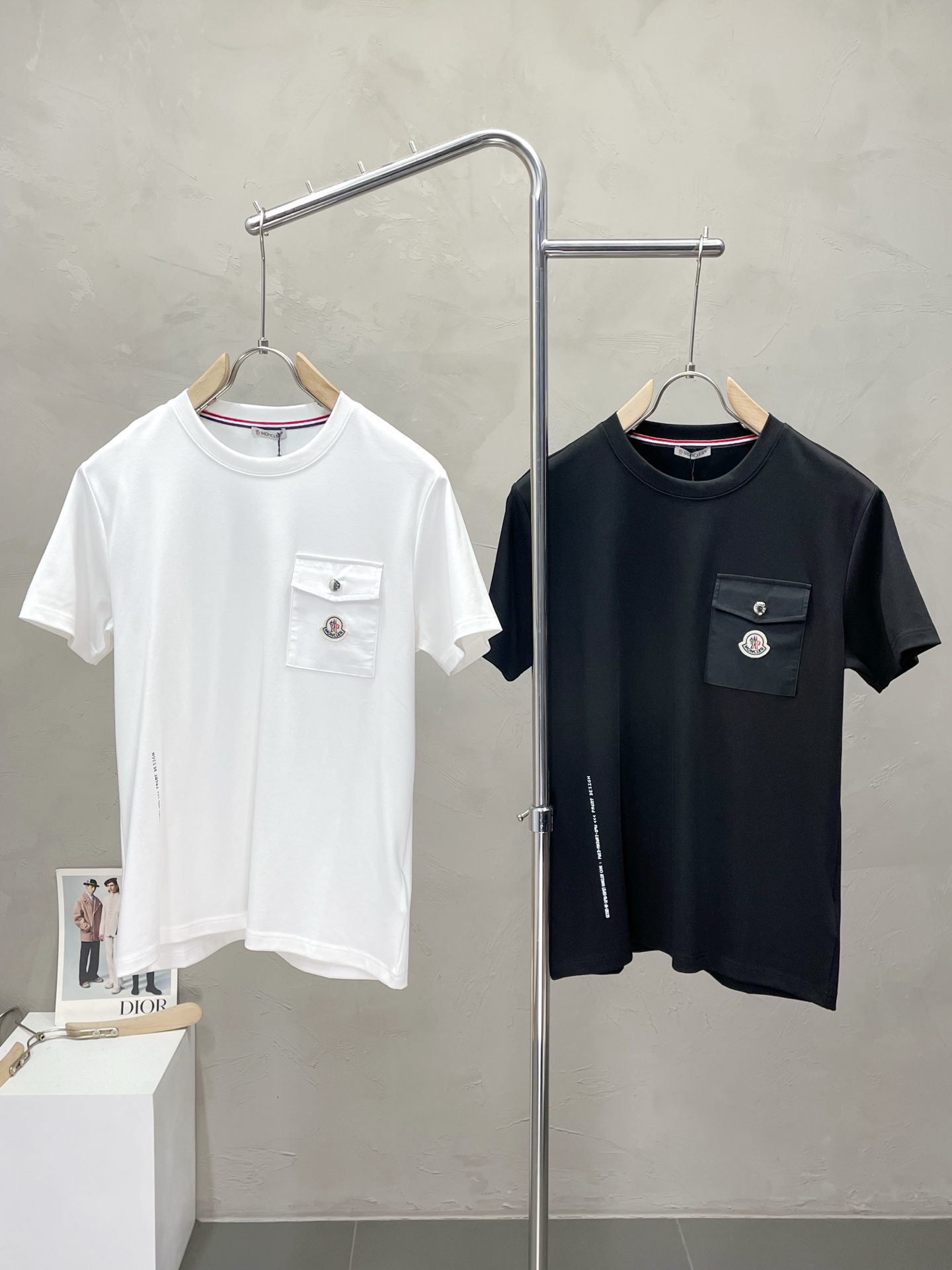 NO:515401,.Moncler mask exclusively provides new original single men's casual short sleeves, high-end customization, high-end version, fashionable and versatile imported fabric, super soft and delicate, skin-friendly and comfortable to wear, high-end boutique, OEM, fine production, very good for the upper body, men's essential items, three standards, M-3XL,, Moncler, T-shirt, alexander wang19860909.Moncler蒙口独家专供新款原单男士休闲短袖 高端定制 高端版本 时尚百搭爆款进口面料 手感超柔软细腻 穿着亲肤舒适 高端精品 代工厂精细做上身非常赞 男士必备单品 三标齐全 码数M-3XL,,Moncler,T-shirt,alexander wang,Men's clothing