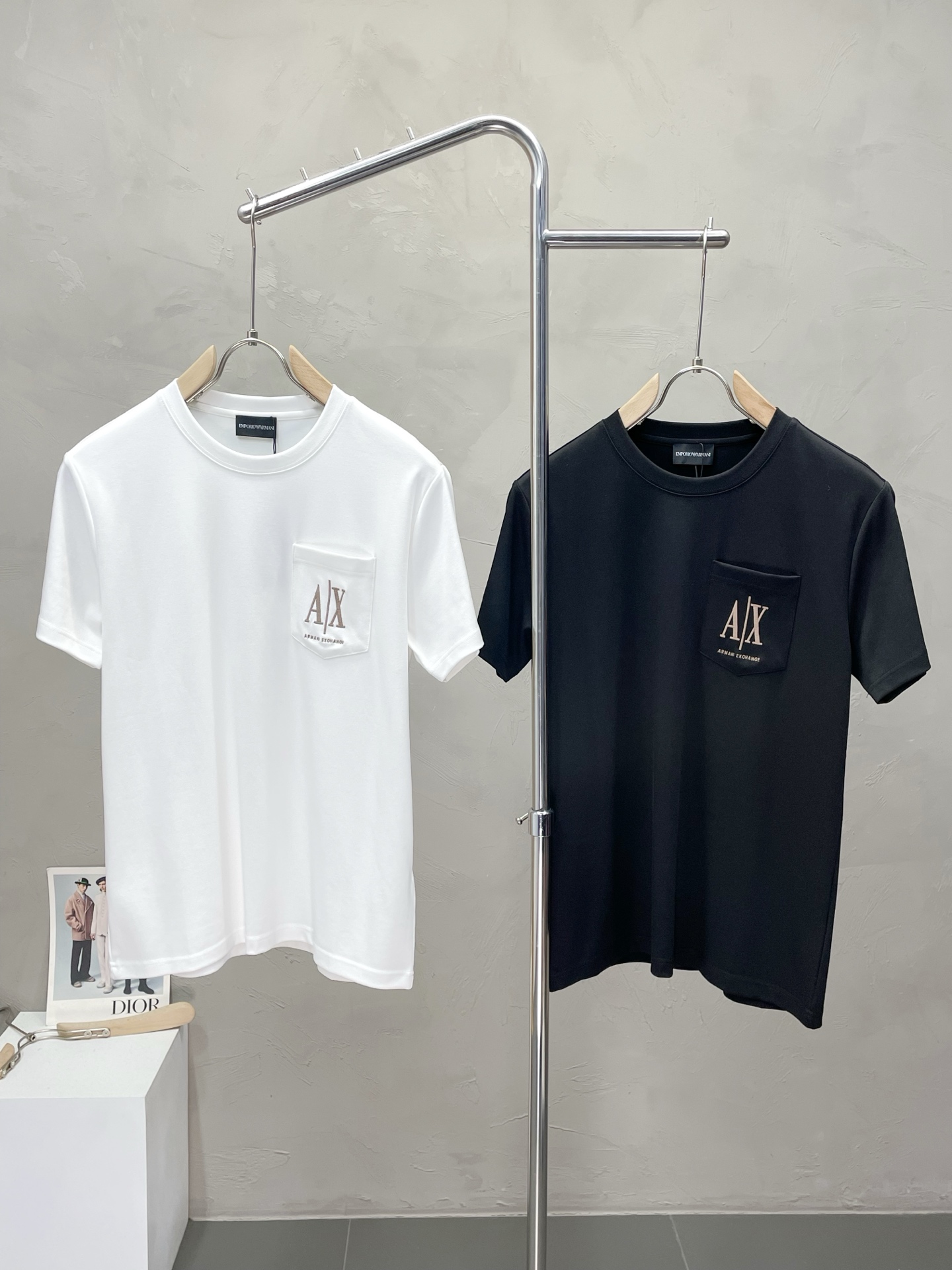 NO:516898,.ARMANI Armani exclusively offers new original single men's casual short sleeves, high-end customization, high-end version, fashionable and versatile imported fabric, super soft and delicate, skin-friendly and comfortable to wear, high-end boutique, OEM, fine production, very good for the upper body, men's essential items, three standards, M-3XL,,armani,armani,T-shirt,alexander wang19860909.ARMANI阿玛尼独家专供新款原单男士休闲短袖 高端定制 高端版本 时尚百搭爆款进口面料 手感超柔软细腻 穿着亲肤舒适 高端精品 代工厂精细做上身非常赞 男士必备单品 三标齐全 码数M-3XL,,armani,armani,T-shirt,alexander wang,Men's clothing