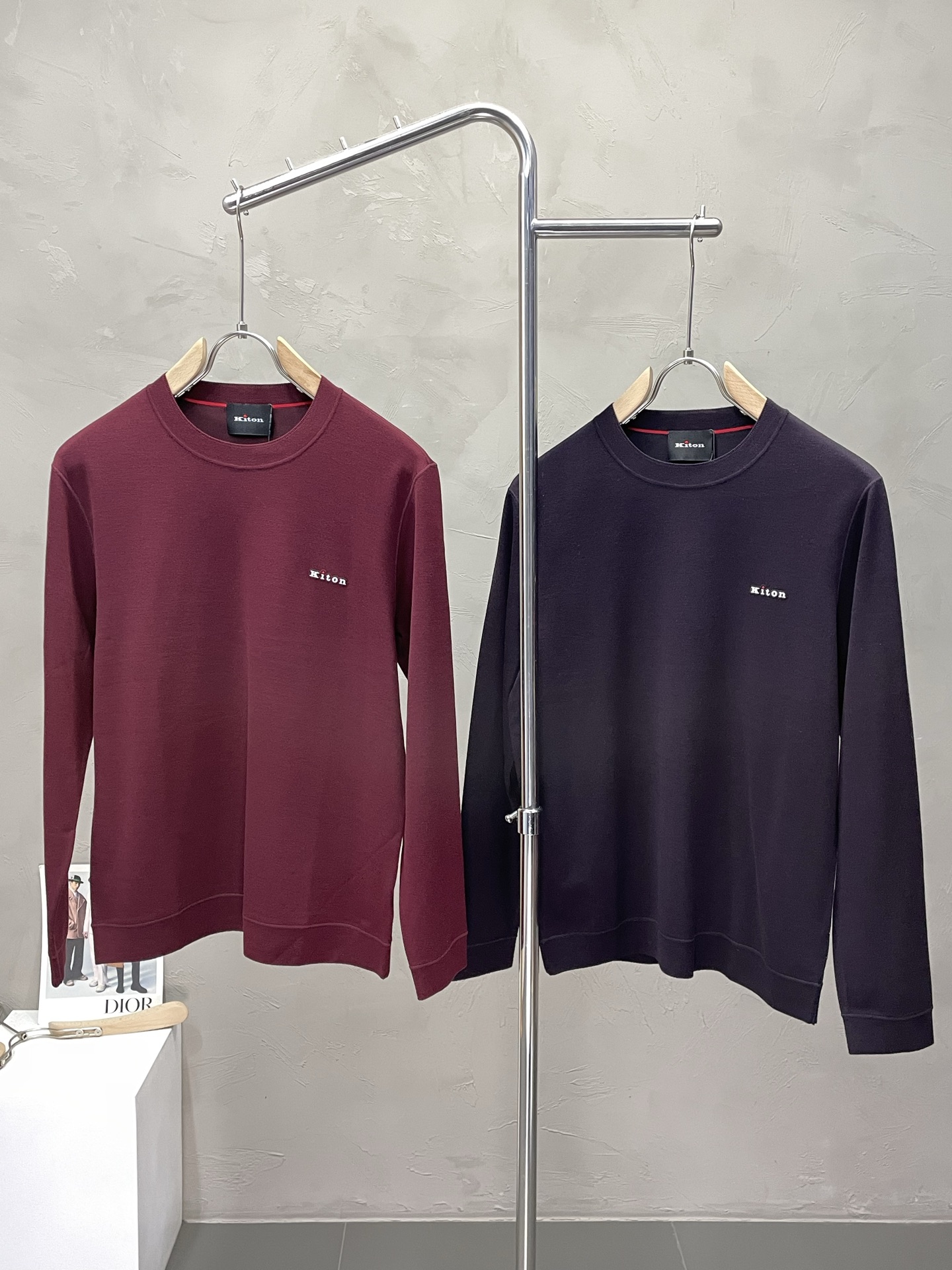 NO:515404,.KITON exclusively offers new original single men's casual long sleeves, high-end customization, high-version, fashionable and versatile imported fabric, super soft and delicate, skin-friendly and comfortable to wear, high-end boutique, OEM, fine-made, very good for the upper body, men's essential items, complete three standards, number of 48-56,,alexander wang19860909.KITON独家专供新款原单男士休闲长袖 高端定制 高版本 时尚百搭爆款进口面料 手感超柔软细腻 穿着亲肤舒适 高端精品 代工厂精细做上身非常赞 男士必备单品 三标齐全 码数48-56,,alexander wang,Men's clothing