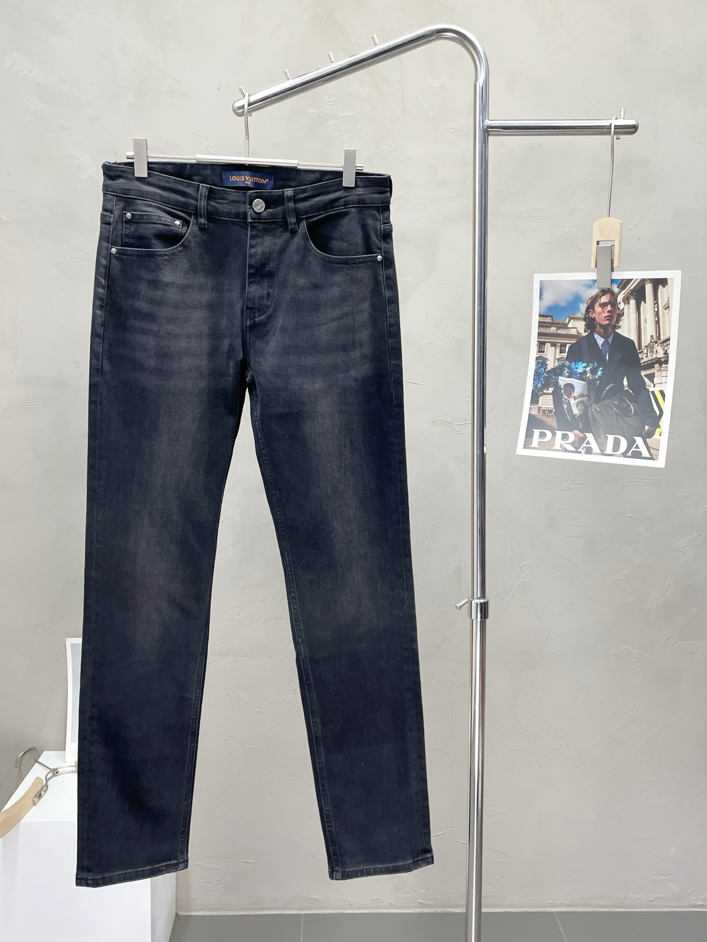 NO:515386,.Louis Vuitton exclusively for the new high-end version of jeans!  Customized fabrics for counters are breathable and comfortable, with impeccable details, and the brand element design concept reflects high quality. The feel is delicate and soft!  It is casually cut, with a great upper body style!  29-38, louis vuitton,louis vuitton,jeans,alexander wang19860909.Louis Vuitton路易威登独家专供新款牛仔裤高端版本！专柜定制面料 透气舒适度高,细节无可挑剔,品牌元素设计理念,体现高品质.手感细腻柔软！呈现休闲裁剪,上身版型超赞！码数29-38,,louis vuitton,louis vuitton,jeans,alexander wang,Men's clothing