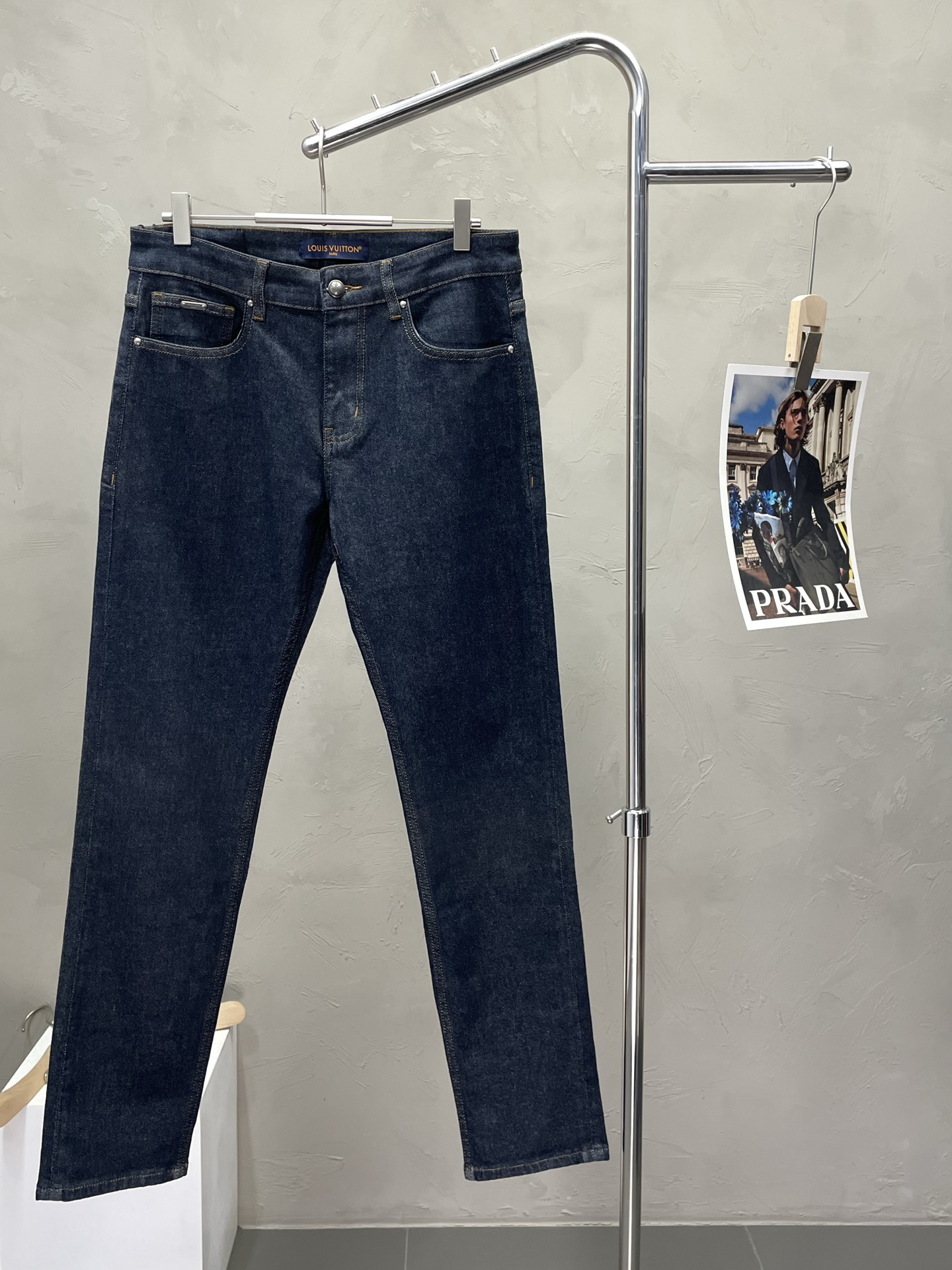 NO:515365,.Louis Vuitton exclusively for the new high-end version of jeans!  Customized fabrics for counters are breathable and comfortable, with impeccable details, and the brand element design concept reflects high quality. The feel is delicate and soft!  It is casually cut, with a great upper body style!  29-38, louis vuitton,louis vuitton,jeans,alexander wang19860909.Louis Vuitton路易威登独家专供新款牛仔裤高端版本！专柜定制面料 透气舒适度高,细节无可挑剔,品牌元素设计理念,体现高品质.手感细腻柔软！呈现休闲裁剪,上身版型超赞！码数29-38,,louis vuitton,louis vuitton,jeans,alexander wang,Men's clothing