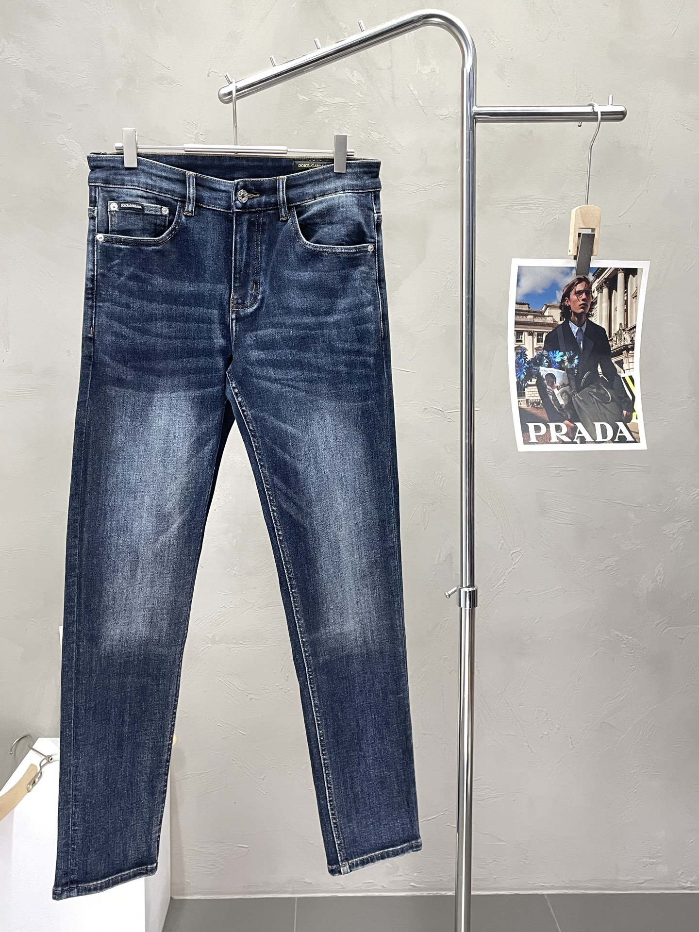 NO:516876,.Dolce & Gabbana exclusively offers new high-end jeans!  Customized fabrics for counters are breathable and comfortable, with impeccable details, and the brand element design concept reflects high quality. The feel is delicate and soft!  It is casually cut, with a great upper body style!  29-38, Dolce & Gabbana, Dolce & Gabbana, jeans, alexander wang19860909.Dolce&Gabbana杜嘉班纳独家专供新款牛仔裤高端版本！专柜定制面料 透气舒适度高,细节无可挑剔,品牌元素设计理念,体现高品质.手感细腻柔软！呈现休闲裁剪,上身版型超赞！码数29-38,,Dolce&Gabbana,Dolce&Gabbana,jeans,alexander wang,Men's clothing