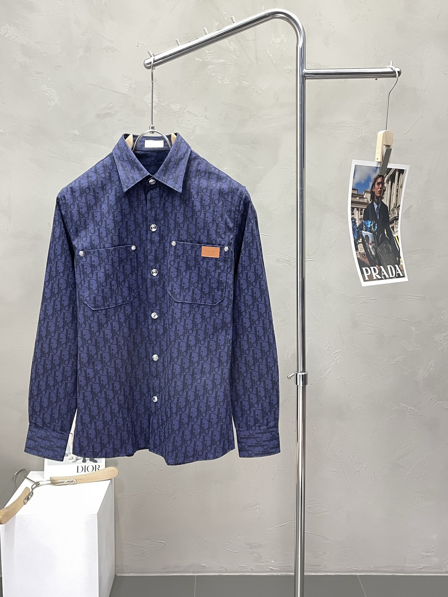 NO:516920,.Dior exclusively offers new original single men's casual shirts, high-end customization, high-end version, fashionable and versatile imported fabrics, super soft and delicate, skin-friendly and comfortable to wear, high-end boutique, OEM, fine production, very good for the upper body, men's essential items, three standards, code M-3XL,,dior,dior,shirts,alexander wang19860909.Dior迪奥独家专供新款原单男士休闲衬衫 高端定制 高端版本 时尚百搭爆款进口面料 手感超柔软细腻 穿着亲肤舒适 高端精品 代工厂精细做上身非常赞 男士必备单品 三标齐全 码数M-3XL,,dior,dior,shirts,alexander wang,Men's clothing