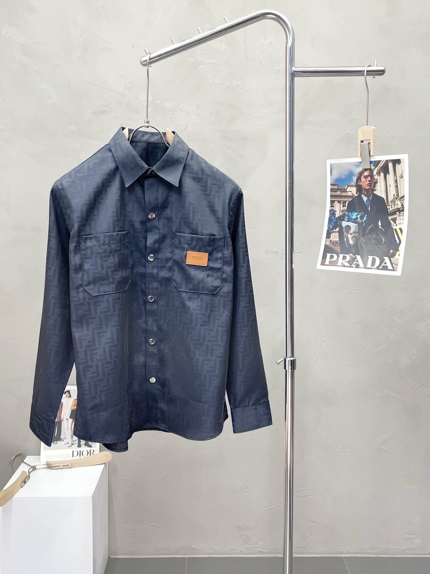 NO:516917,.FENDI exclusively offers new original single men's casual shirts, high-end customization, high-end version, fashionable and versatile imported fabrics, super soft and delicate, skin-friendly and comfortable to wear, high-end boutique, OEM, fine-made, very good for the upper body, men's essential items, three standards, code M-3XL,,fendi,fendi,shirts,alexander wang19860909.FENDI芬迪独家专供新款原单男士休闲衬衫 高端定制 高端版本 时尚百搭爆款进口面料 手感超柔软细腻 穿着亲肤舒适 高端精品 代工厂精细做上身非常赞 男士必备单品 三标齐全 码数M-3XL,,fendi,fendi,shirts,alexander wang,Men's clothing