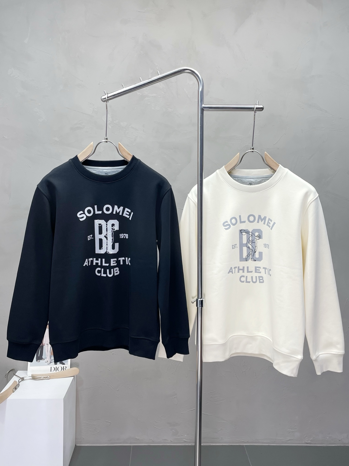 NO:516890,.BC-Brunello Cucineli exclusively for new original single men's casual sweatshirts, high-end customization, high-version, fashionable and versatile imported fabrics, velvet inside, warm, super soft and delicate, comfortable to wear, high-end boutique, OEM factory made the top body very good, men's essential items, three standards, complete code number M-3XL,,brunello cucinelli,hoodie, sweatshirts, alexander wang19860909.BC-Brunello Cucineli 布鲁内洛 库奇內利独家专供新款原单男士休闲卫衣 高端定制 高版本 时尚百搭爆款进口面料 内里加绒保暖 手感超柔软细腻 穿着亲肤舒适 高端精品 代工厂精细做上身非常赞 男士必备单品 三标齐全 码数M-3XL,,brunello cucinelli,hoodie,sweatshirts,alexander wang,Men's clothing