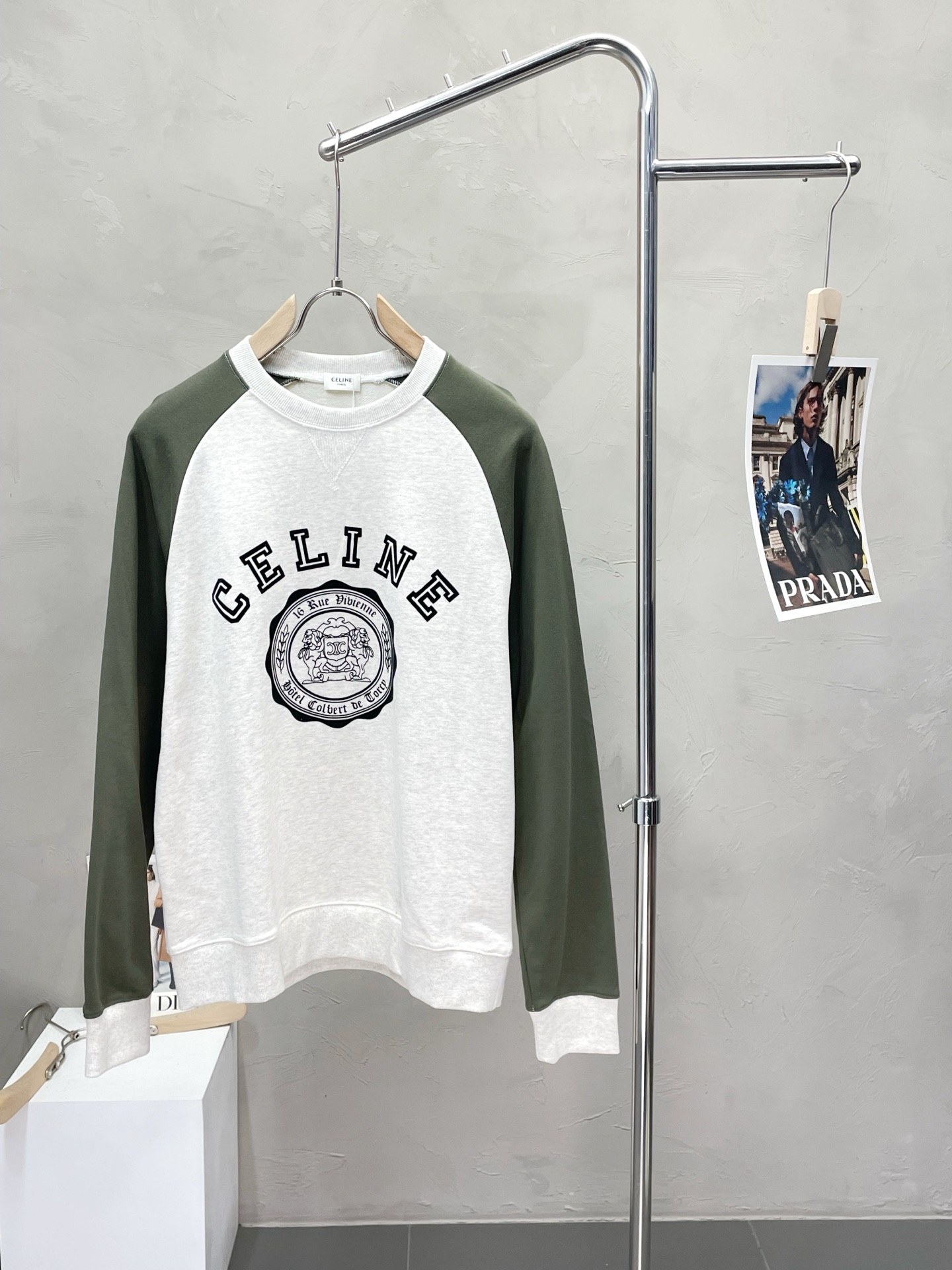 NO:516896,.CELINE exclusively offers new original single men's casual pullover sweatshirts. High-end customization. High-end version. Fashionable and versatile imported fabric. Super soft and delicate touch. Comfortable skin-friendly and comfortable to wear. High-end boutique. OEM is very good. Men's must-have items. Complete three standards. S-2XL, celine, celine, hoodie, sweatshirts, alexander wang.19860909.CELINE赛琳独家专供新款原单男士休闲套头卫衣 高端定制 高端版本 时尚百搭爆款进口面料 手感超柔软细腻 穿着亲肤舒适 高端精品 代工厂精细做上身非常赞 男士必备单品 三标齐全 码数S-2XL,,celine,celine,hoodie,sweatshirts,alexander wang,Men's clothing