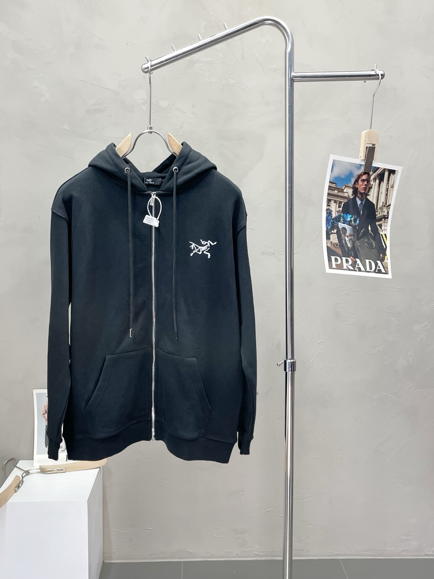 NO:516905,.Arc’teryx Archaeopteryx exclusively offers a new original single men’s casual hooded jacket. Breathable and comfortable, high-end customization, high-end version, fashionable and versatile imported fabric, super soft and delicate, skin-friendly and comfortable to wear, high-end boutique, OEM, fine-made top body, very good, men’s essential items, complete three standards, code M-3XL, arc’teryx, jackets & coats, hats, alexander wang19860909.Arc’teryx始祖鸟独家专供新款原单男士休闲连帽外套.透气舒适 高端定制 高版本 时尚百搭爆款进口面料 手感超柔软细腻 穿着亲肤舒适 高端精品 代工厂精细做上身非常赞 男士必备单品 三标齐全 码数M-3XL,arc'teryx,jackets & coats,hats,alexander wang,Men's clothing