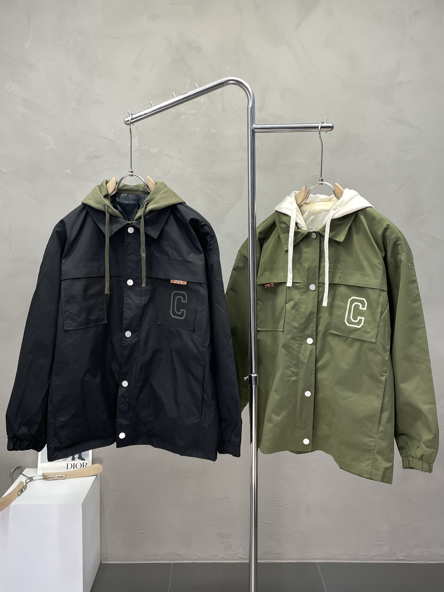 NO:516929,.CELINE exclusively offers the new original single men's casual two-piece jacket. Breathable and comfortable, high-end customization, high-version, fashionable and versatile imported fabric, super soft and delicate, skin-friendly and comfortable to wear, high-end boutique, OEM, fine-made, very good for men's essential items, complete three standards, code M-3XL,,celine,celine, jackets & coats,alexander wang19860909.CELINE赛琳独家专供新款原单男士休闲假两件夹克.透气舒适 高端定制 高版本 时尚百搭爆款进口面料 手感超柔软细腻 穿着亲肤舒适 高端精品 代工厂精细做上身非常赞 男士必备单品 三标齐全 码数M-3XL,,celine,celine,jackets & coats,alexander wang,Men's clothing