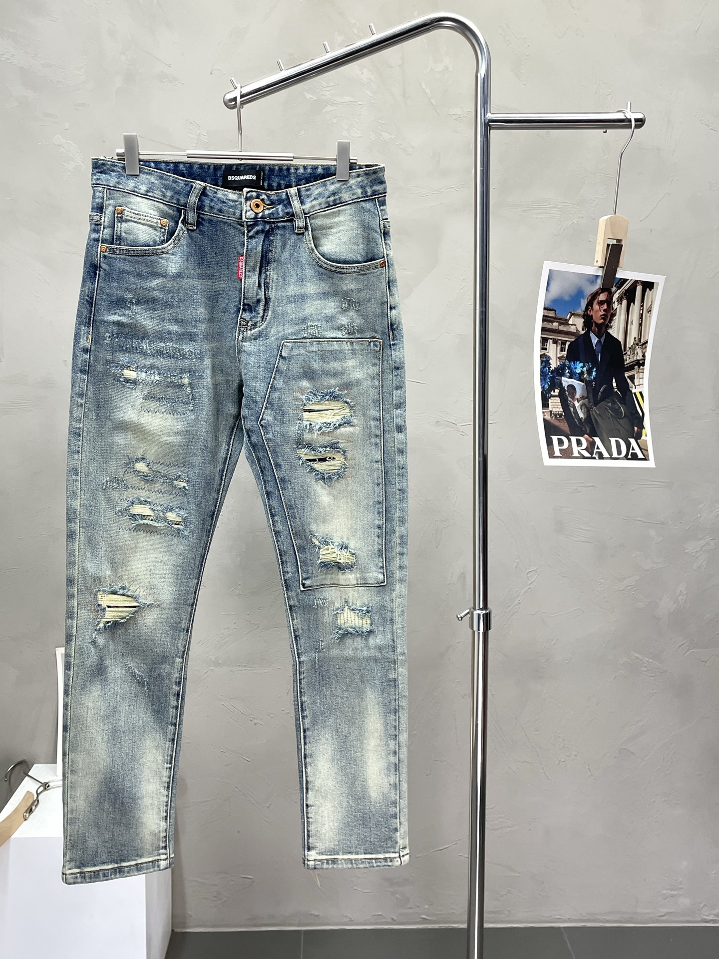 NO:516888,.DSQUARED is exclusively available for the second-level new casual jeans, high-end version!  Customized fabrics for counters are breathable and comfortable, with impeccable details, and the brand element design concept reflects high quality. The feel is delicate and soft!  It is casually cut, with a great upper body style!  Number of codes 28-38 (no 35), jeans,alexander wang19860909.DSQUARED第二次方独家专供新款休闲牛仔裤 高端版本！专柜定制面料 透气舒适度高,细节无可挑剔,品牌元素设计理念,体现高品质.手感细腻柔软！呈现休闲裁剪,上身版型超赞！码数28-38（无35）,,jeans,alexander wang,Men's clothing