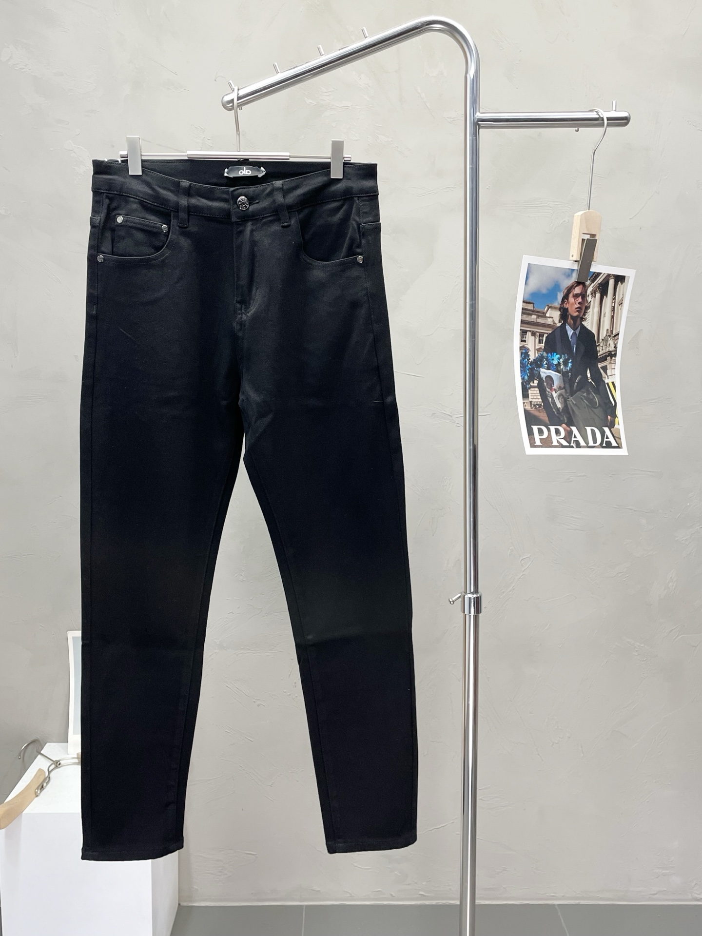 NO:518532,.Alo yoga exclusively for new casual jeans high-end version!  Customized fabrics for counters are breathable and comfortable, with impeccable details, and the brand element design concept reflects high quality. The feel is delicate and soft!  It is casually cut, with a great upper body style!  Number of codes 28-36 (no 35), jeans,alexander wang19860909.Alo yoga 独家专供新款休闲牛仔裤 高端版本！专柜定制面料 透气舒适度高,细节无可挑剔,品牌元素设计理念,体现高品质.手感细腻柔软！呈现休闲裁剪,上身版型超赞！码数28-36（无35）,,jeans,alexander wang,Men's clothing