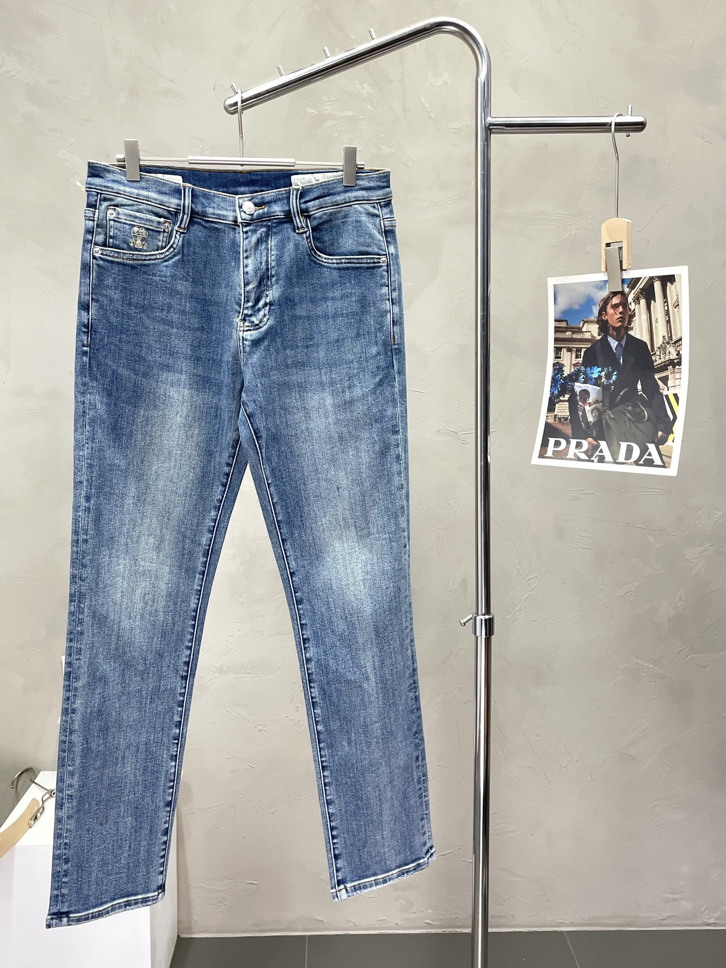 NO:519126,.BC-Brunello Cucineli Brunello Cucineli exclusively for the high-end version of new casual jeans!  Customized fabrics for counters are breathable and comfortable, with impeccable details, and the brand element design concept reflects high quality. The feel is delicate and soft!  It is casually cut, with a great upper body style!  30-38, brunello cucinelli, jeans, alexander wang19860909.BC-Brunello Cucineli 布鲁内洛·库奇内利独家专供新款休闲牛仔裤高端版本！专柜定制面料 透气舒适度高,细节无可挑剔,品牌元素设计理念,体现高品质.手感细腻柔软！呈现休闲裁剪,上身版型超赞！码数30-38,,brunello cucinelli,jeans,alexander wang,Men's clothing