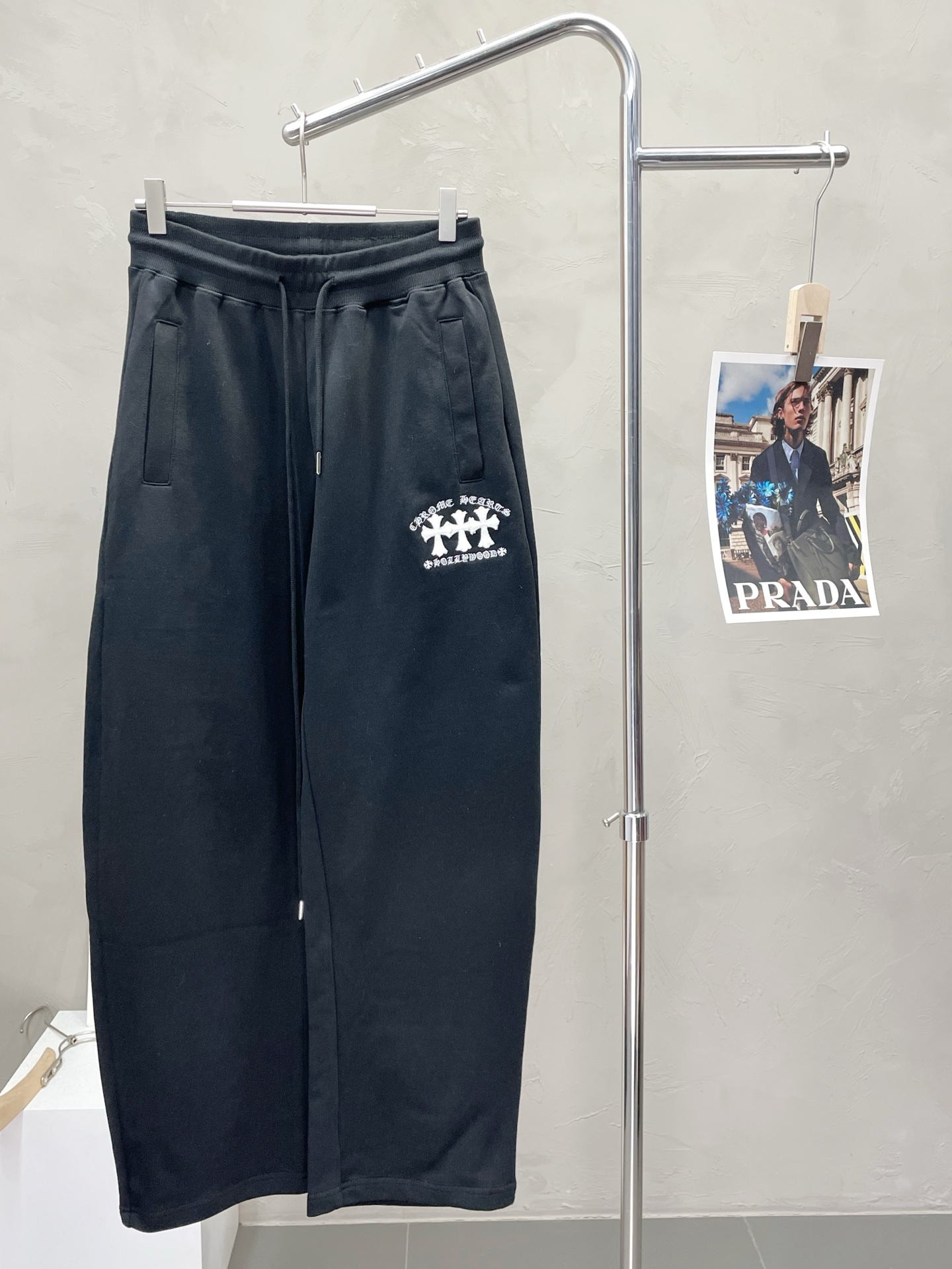 NO:520496,.Chrome Hearts exclusively for new casual pants high-end version!  Customized fabrics for counters are breathable and comfortable, with impeccable details, and the brand element design concept reflects high quality. The feel is delicate and soft!  It is casually cut, with a great upper body style!  Number of codes: M-XXL, chrome hearts, chrome hearts, alexander wang19860909.Chrome Hearts克罗心独家专供新款 休闲裤 高端版本！专柜定制面料 透气舒适度高,细节无可挑剔,品牌元素设计理念,体现高品质.手感细腻柔软！呈现休闲裁剪,上身版型超赞！码数:M-XXL,,chrome hearts,chrome hearts,alexander wang,Men's clothing