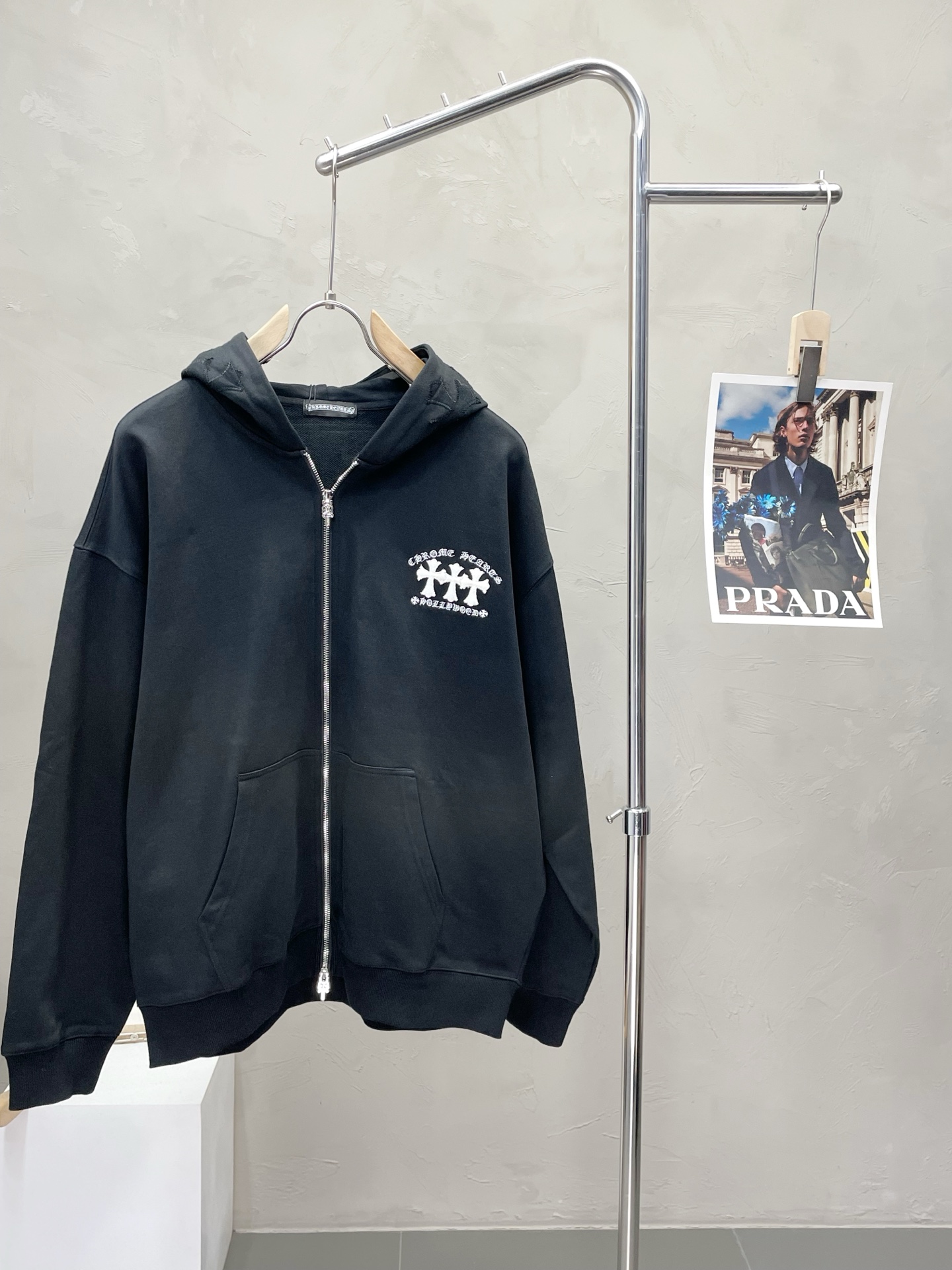 NO:519156,.Chrome Hearts exclusively offers the latest fashionable hooded jackets. A jacket with a classic design and great appearance. The quality is even more unscrupulous. You can buy it directly. You can't get it wrong! Through the detailed pictures, you can feel its powerful aura, and the warm-concentration effect is significant, so you don’t have to worry about the chill at all! It is both fashionable and functional, and the whole style looks more luxurious and elegant! Size M-2XL, chrome hearts, chrome hearts, jackets & coats, hats, alexander wang19860909.Chrome Hearts克罗心独家专供最新时尚连帽外套 经典设计感与颜值爆棚的外套,品质更是无法挑剔品控可以直接入手,不容过错的高端臻品！通过细节图片便可感受到它强悍的气场,聚温保暖效果显著,完全不用担心会有一点寒意！时尚与功能性兼备,整款显得更加的奢华大气！ 尺码M-2XL,,chrome hearts,chrome hearts,jackets & coats,hats,alexander wang,Men's clothing