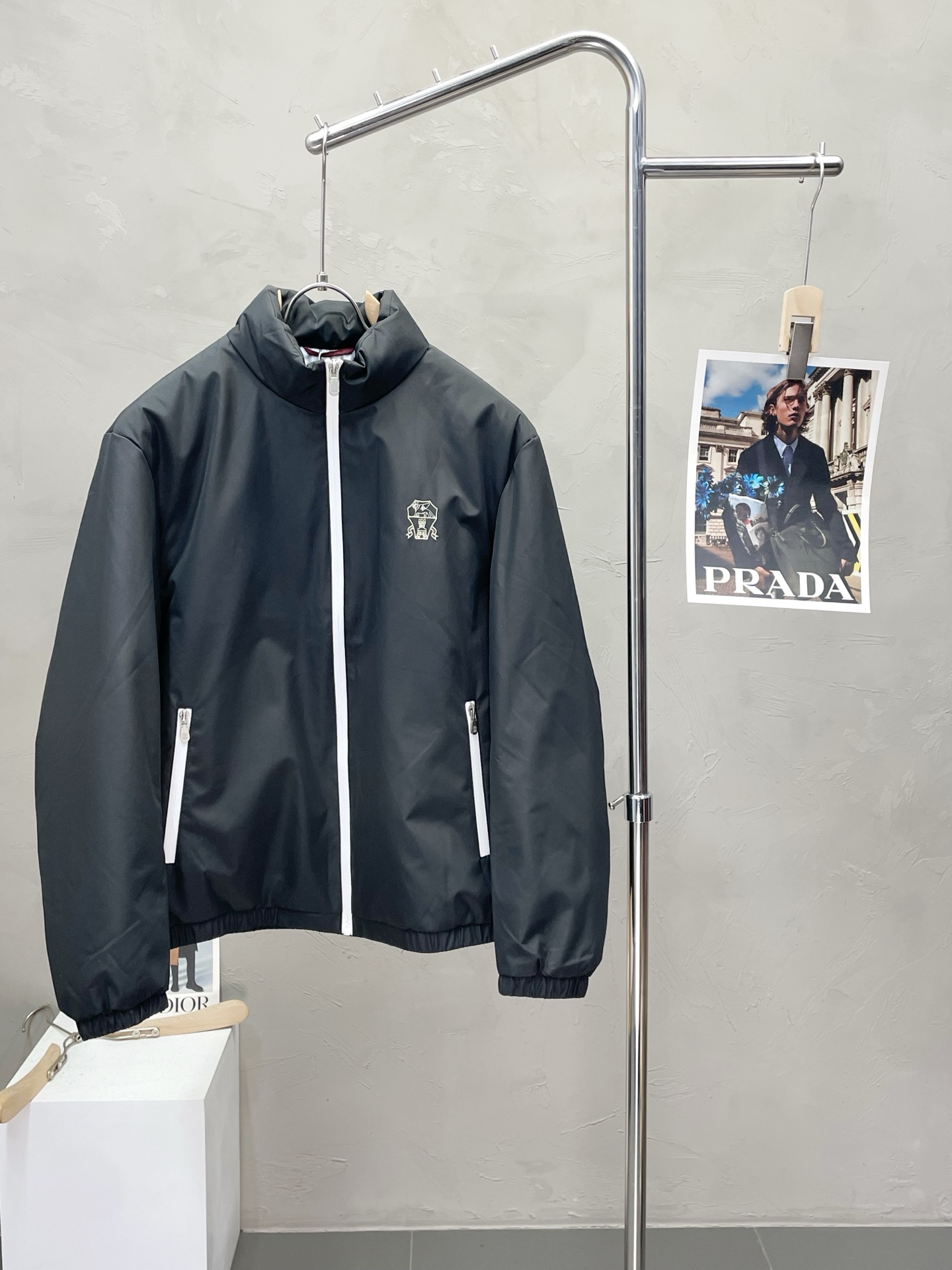 NO:520537,.BC-Brunello Cucineli Brunello Cucineli exclusively provides the latest fashionable autumn and winter cotton jackets. A jacket with a classic design and appearance, and the quality is even more unscrupulous. You can buy it directly. You can't get it wrong! Through the detailed pictures, you can feel its powerful aura, and the warm-concentration effect is significant, so you don’t have to worry about the chill at all! It is both fashionable and functional, and the whole style looks more luxurious and elegant! Size M-3XL, brunello cucinelli, jackets & coats, jackets & coats, alexander wang19860909.BC-Brunello Cucineli 布鲁内洛·库奇内利独家专供最新时尚秋冬棉服夹克.经典设计感与颜值爆棚的外套,品质更是无法挑剔品控可以直接入手,不容过错的高端臻品！通过细节图片便可感受到它强悍的气场,聚温保暖效果显著,完全不用担心会有一点寒意！时尚与功能性兼备,整款显得更加的奢华大气！ 尺码M-3XL,,brunello cucinelli,jackets & coats,jackets & coats,alexander wang,Men's clothing