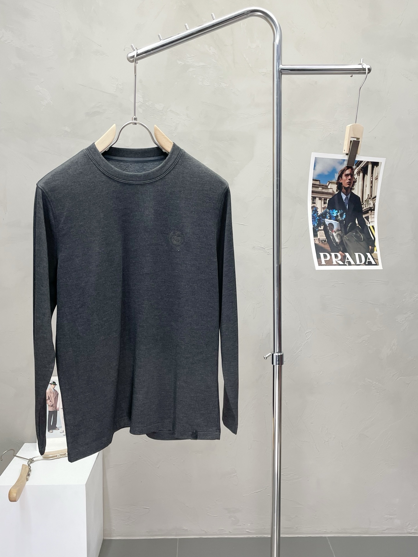 NO:520501,.Brioni exclusively offers the latest fashionable long-sleeved jackets with a classic design and great appearance. The quality is even more unscrupulous. You can buy it directly. You can't get it wrong! Through the detailed pictures, you can feel its powerful aura, and the warm-concentration effect is significant, so you don’t have to worry about the chill at all! It is both fashionable and functional, and the whole style looks more luxurious and elegant! Size M-3XL, Jackets & coats,alexander wang19860909.Brioni布里奥尼独家专供最新时尚长袖 经典设计感与颜值爆棚的外套,品质更是无法挑剔品控可以直接入手,不容过错的高端臻品！通过细节图片便可感受到它强悍的气场,聚温保暖效果显著,完全不用担心会有一点寒意！时尚与功能性兼备,整款显得更加的奢华大气！ 尺码M-3XL,,jackets & coats,alexander wang,Men's clothing