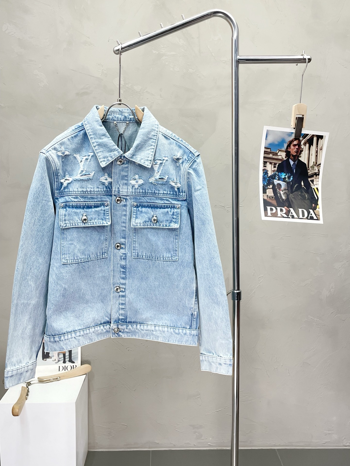 NO:520543,.Louis Vuitton exclusively offers new original single men's casual denim jacket, breathable and comfortable, high-end customization, high-end version, fashionable and versatile imported fabric, super soft and delicate, skin-friendly and comfortable to wear, high-end boutique, OEM, fine-made top body, very good, men's essential items, three standards, S-XL,,louis vuitton,louis vuitton,jackets & coats,alexander wang19860909.Louis Vuitton路易威登独家专供新款原单男士休闲牛仔外套 透气舒适 高端定制 高版本 时尚百搭爆款进口面料 手感超柔软细腻 穿着亲肤舒适 高端精品 代工厂精细做上身非常赞 男士必备单品 三标齐全 码数S-XL,,louis vuitton,louis vuitton,jackets & coats,alexander wang,Men's clothing