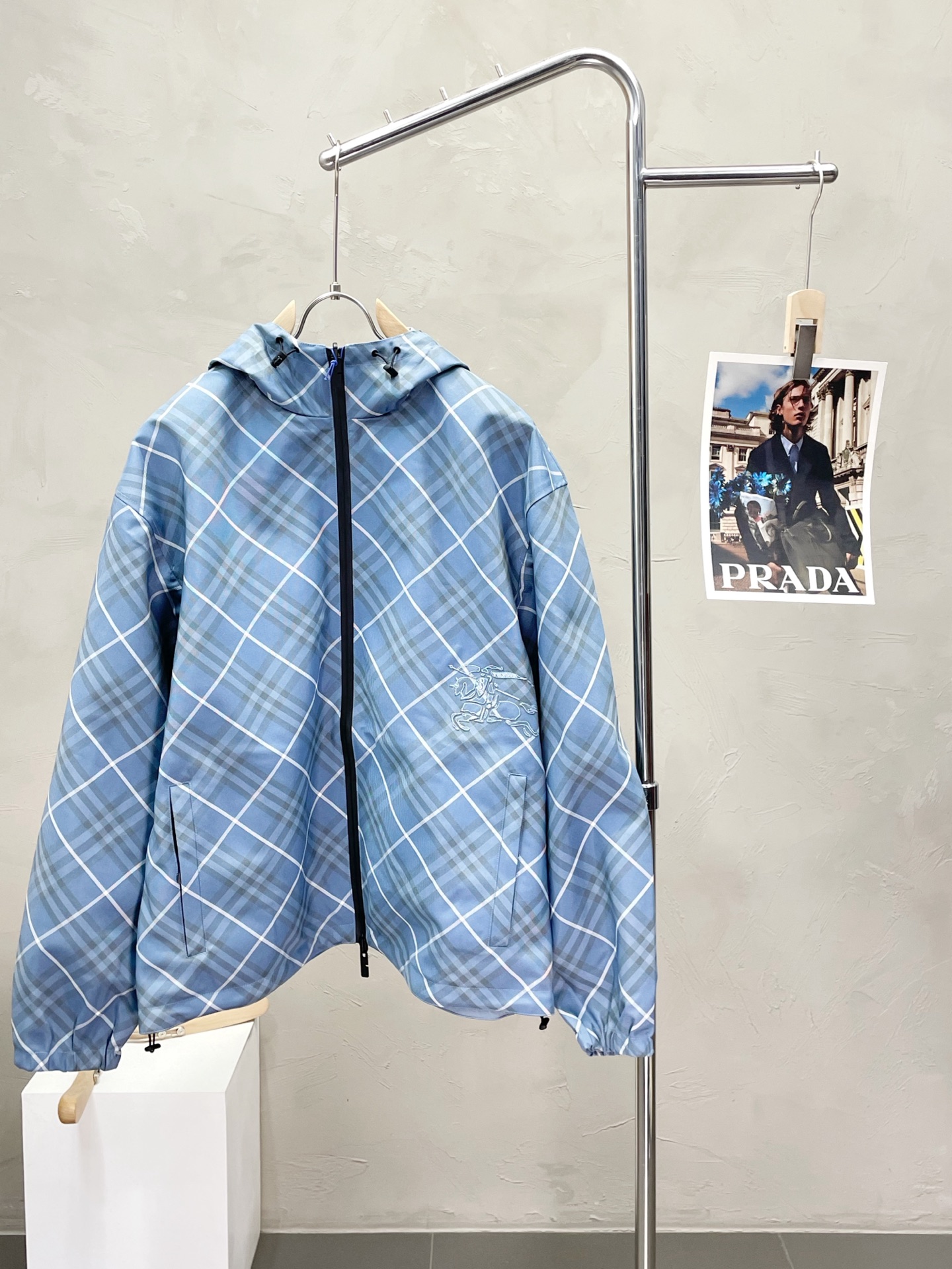 NO:520523,.Burberry Burberry exclusively offers new original single men's casual jacket. Double-sided design, breathable and comfortable, high-end customization, high-end version, fashionable and versatile imported fabric, super soft and delicate, skin-friendly and comfortable to wear, high-end boutique, OEM, fine-made top body, very good, men's essential items, three-standard, S-XL,,burberry,burberry, jackets & coats,alexander wang19860909.Burberry巴宝莉独家专供新款原单男士休闲夹克 双面穿设计 透气舒适 高端定制 高版本 时尚百搭爆款进口面料 手感超柔软细腻 穿着亲肤舒适 高端精品 代工厂精细做上身非常赞 男士必备单品 三标齐全 码数S-XL,,burberry,burberry,jackets & coats,alexander wang,Men's clothing