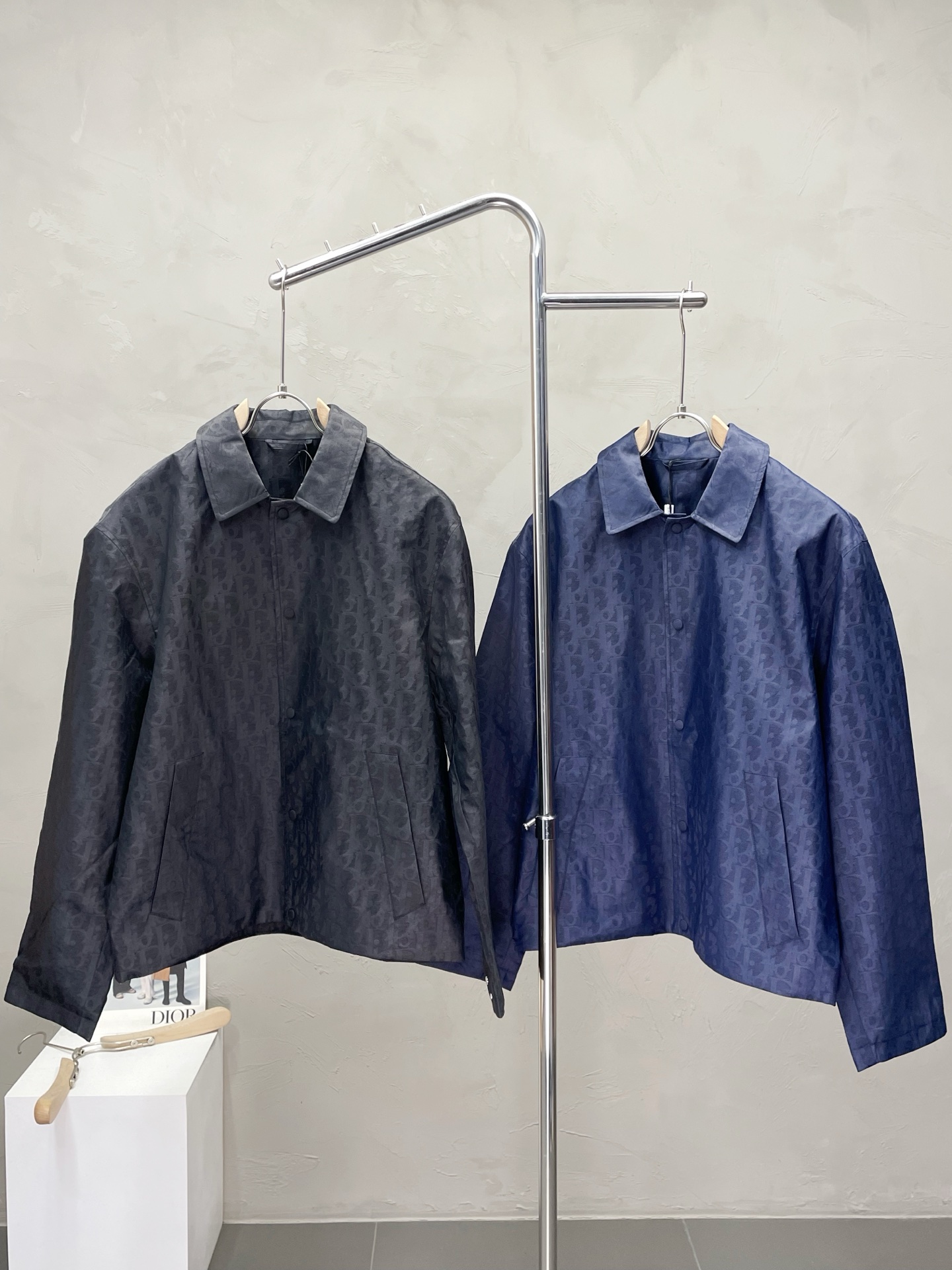 NO:521599,.Dior exclusively offers new original single men's casual jacquard full-print jacket, breathable and comfortable, high-end customization, high-end version, fashionable and versatile imported fabric, super soft and delicate, skin-friendly and comfortable to wear, high-end boutique, OEM, fine-made top body, very good, men's essential items, three standards, 46-52,,dior,dior, jackets & coats,alexander wang19860909.Dior迪奥独家专供新款原单男士休闲提花满印夹克 透气舒适 高端定制 高版本 时尚百搭爆款进口面料 手感超柔软细腻 穿着亲肤舒适 高端精品 代工厂精细做上身非常赞 男士必备单品 三标齐全 码数46-52,,dior,dior,jackets & coats,alexander wang,Men's clothing