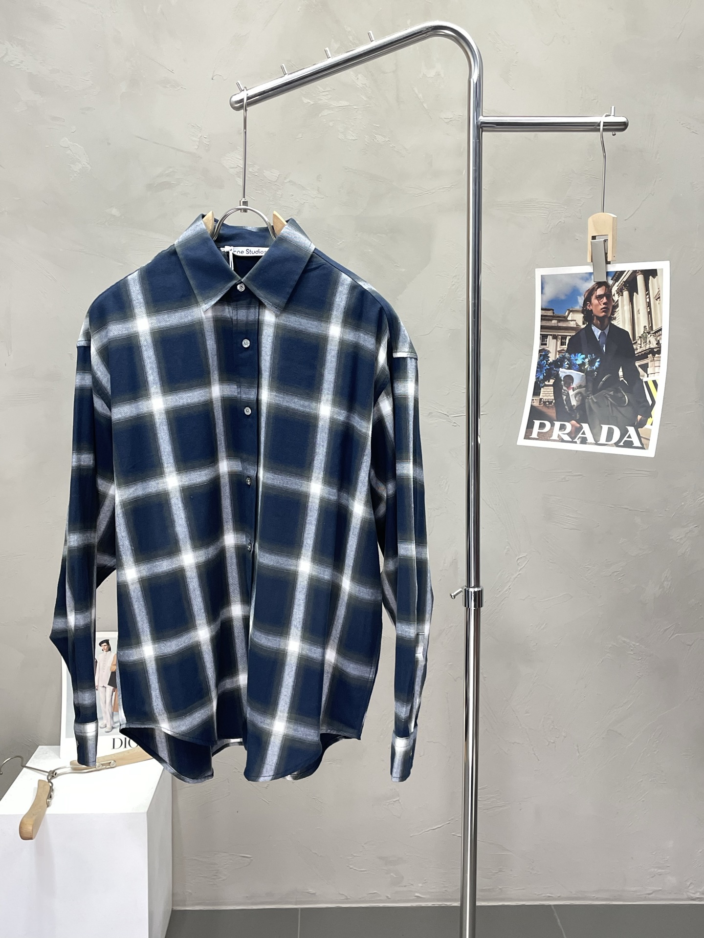 NO:520517,.Acne Studios exclusively offers new original single men's casual plaid shirts. High-end customization. High-end version. Fashionable and versatile imported fabrics. Super soft and delicate touch. Skin-friendly and comfortable to wear. High-end boutique. OEM is very good at making the upper body in fine factory. Men's must-have items. Complete three standards. Number of 44.46.48.50.,acne studios,dior,shirts,alexander wang.19860909.Acne Studios独家专供新款原单男士休闲格子衬衫 高端定制 高端版本 时尚百搭爆款进口面料 手感超柔软细腻 穿着亲肤舒适 高端精品 代工厂精细做上身非常赞 男士必备单品 三标齐全 码数44.46.48.50,,acne studios,dior,shirts,alexander wang,Men's clothing