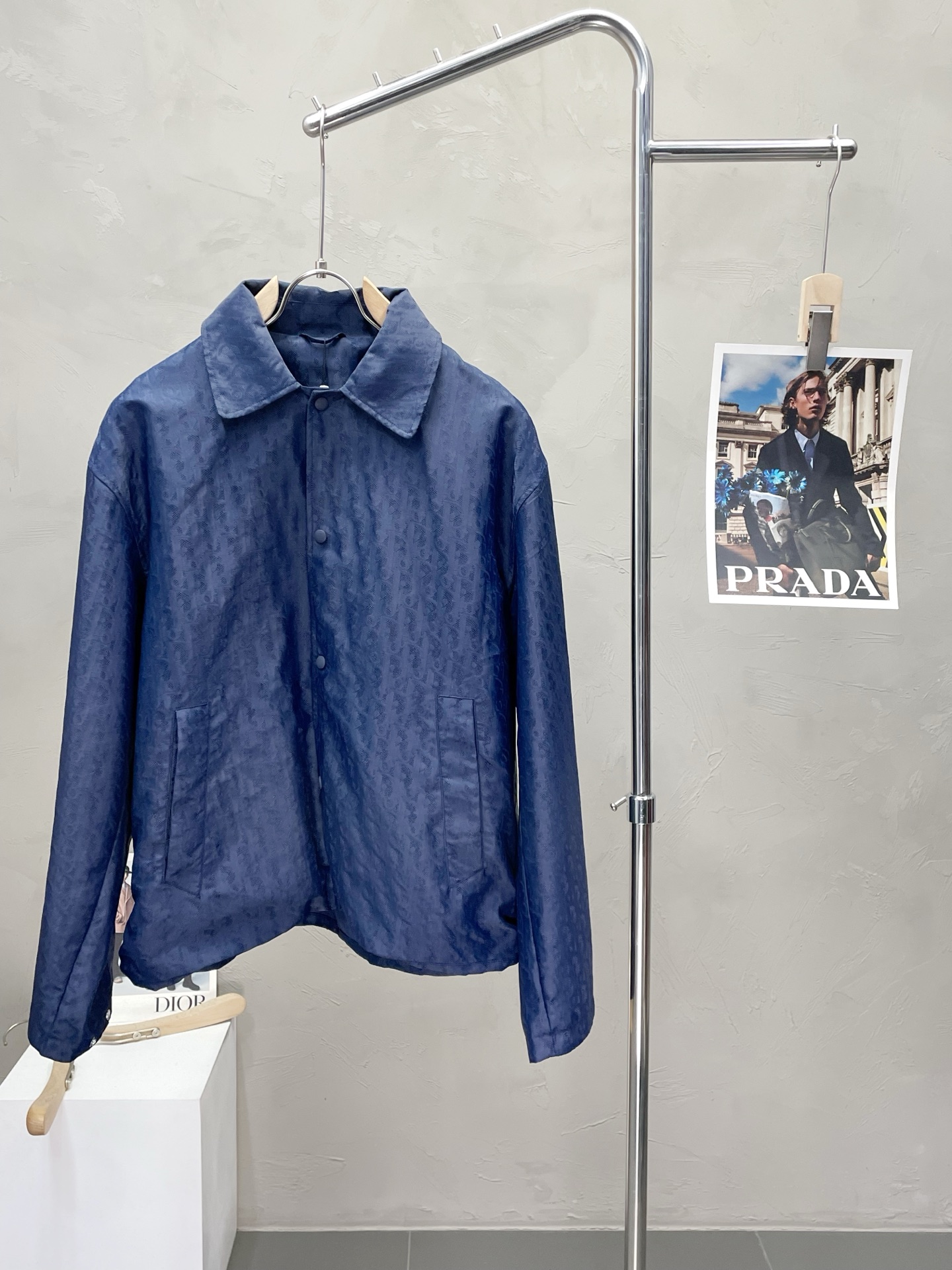 NO:520520,.Dior exclusively offers new original single men's casual jacquard full-print jacket. Three-dimensional print. Breathable and comfortable. High-end customization. High-end version. Fashionable and versatile imported fabric. Super soft and delicate touch. Comfortable skin-friendly and comfortable. High-end boutique. OEM is very good. Men's essential items. Complete three standards. Number of codes M-2XL,,dior,dior, jackets & coats,alexander wang.19860909.Dior迪奥独家专供新款原单男士休闲提花满印夹克 立体印花 透气舒适 高端定制 高版本 时尚百搭爆款进口面料 手感超柔软细腻 穿着亲肤舒适 高端精品 代工厂精细做上身非常赞 男士必备单品 三标齐全 码数M-2XL,,dior,dior,jackets & coats,alexander wang,Men's clothing