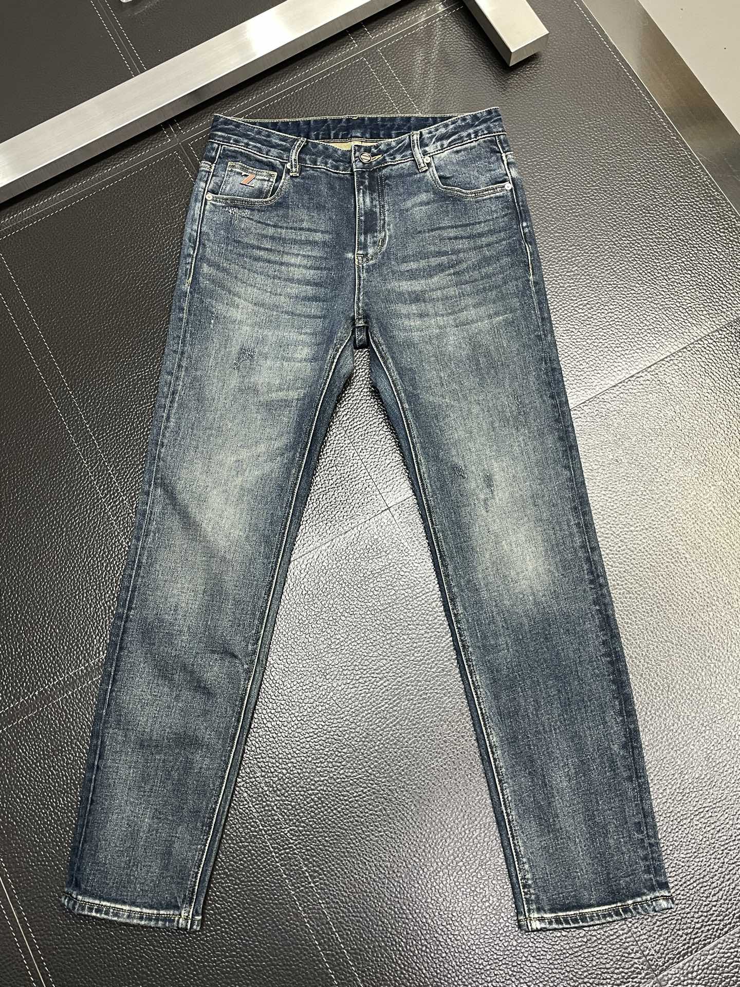 。ZEGNA杰尼亚💥独家专供新款休闲牛仔裤👖高端版本！专柜定制面料 透气舒适度高，细节无可挑剔，品牌元素