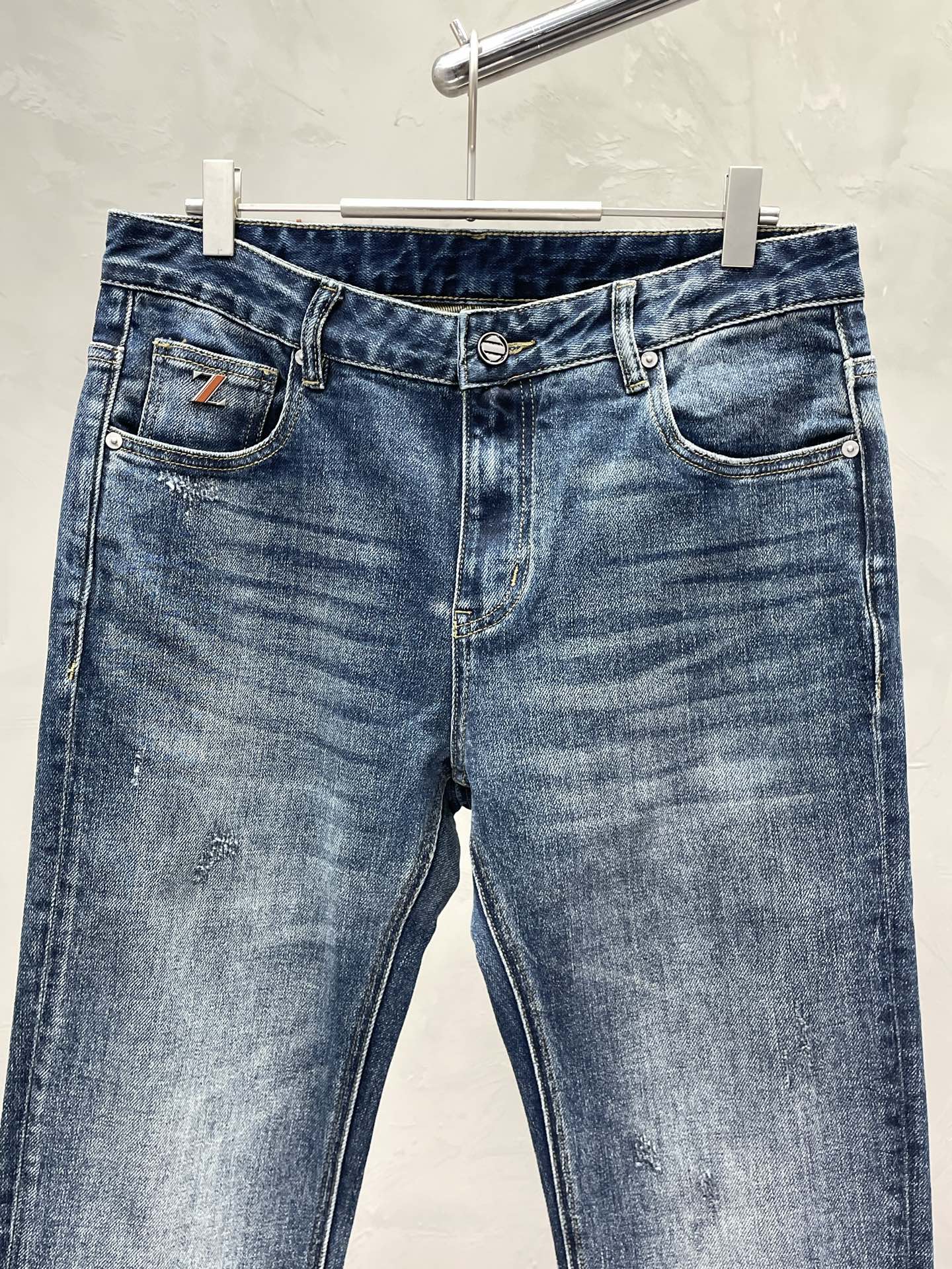 。ZEGNA杰尼亚💥独家专供新款休闲牛仔裤👖高端版本！专柜定制面料 透气舒适度高，细节无可挑剔，品牌元素