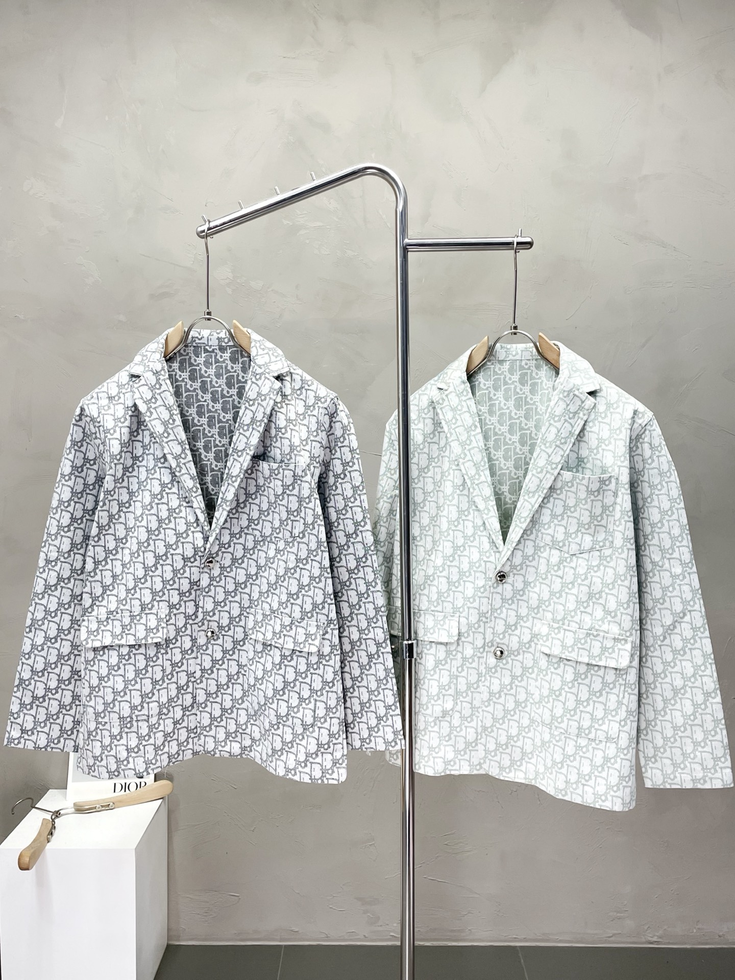 NO:521596,.Dior exclusively offers new men's casual jackets, high-end customization, high-end version, fashionable and versatile imported fabrics, super soft and delicate, skin-friendly and comfortable to wear, high-end boutique, OEM, fine-made top body, very good, men's essential items, three standards, code M-2XL,,dior,dior, jackets & coats,alexander wang19860909.Dior迪奥独家专供新款男士休闲外套 高端定制 高端版本 时尚百搭爆款进口面料 手感超柔软细腻 穿着亲肤舒适 高端精品 代工厂精细做上身非常赞 男士必备单品 三标齐全 码数M-2XL,,dior,dior,jackets & coats,alexander wang,Men's clothing