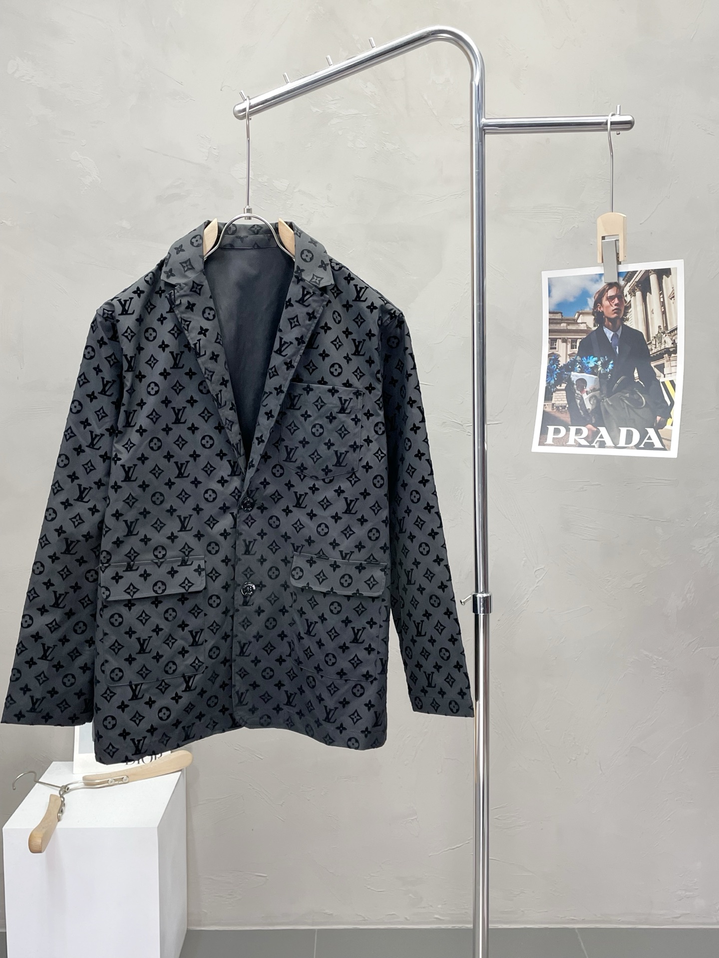 NO:521590,.Louis Vuitton exclusively offers new men's casual jackets, high-end customization, high-end version, fashionable and versatile imported fabrics, super soft and delicate, skin-friendly and comfortable to wear, high-end boutique, OEM, fine-made top-body, very good, men's essential items, three standards, complete code M-2XL,,louis vuitton,louis vuitton,jackets & coats,alexander wang19860909.Louis Vuitton路易威登独家专供新款男士休闲外套 高端定制 高端版本 时尚百搭爆款进口面料 手感超柔软细腻 穿着亲肤舒适 高端精品 代工厂精细做上身非常赞 男士必备单品 三标齐全 码数M-2XL,,louis vuitton,louis vuitton,jackets & coats,alexander wang,Men's clothing