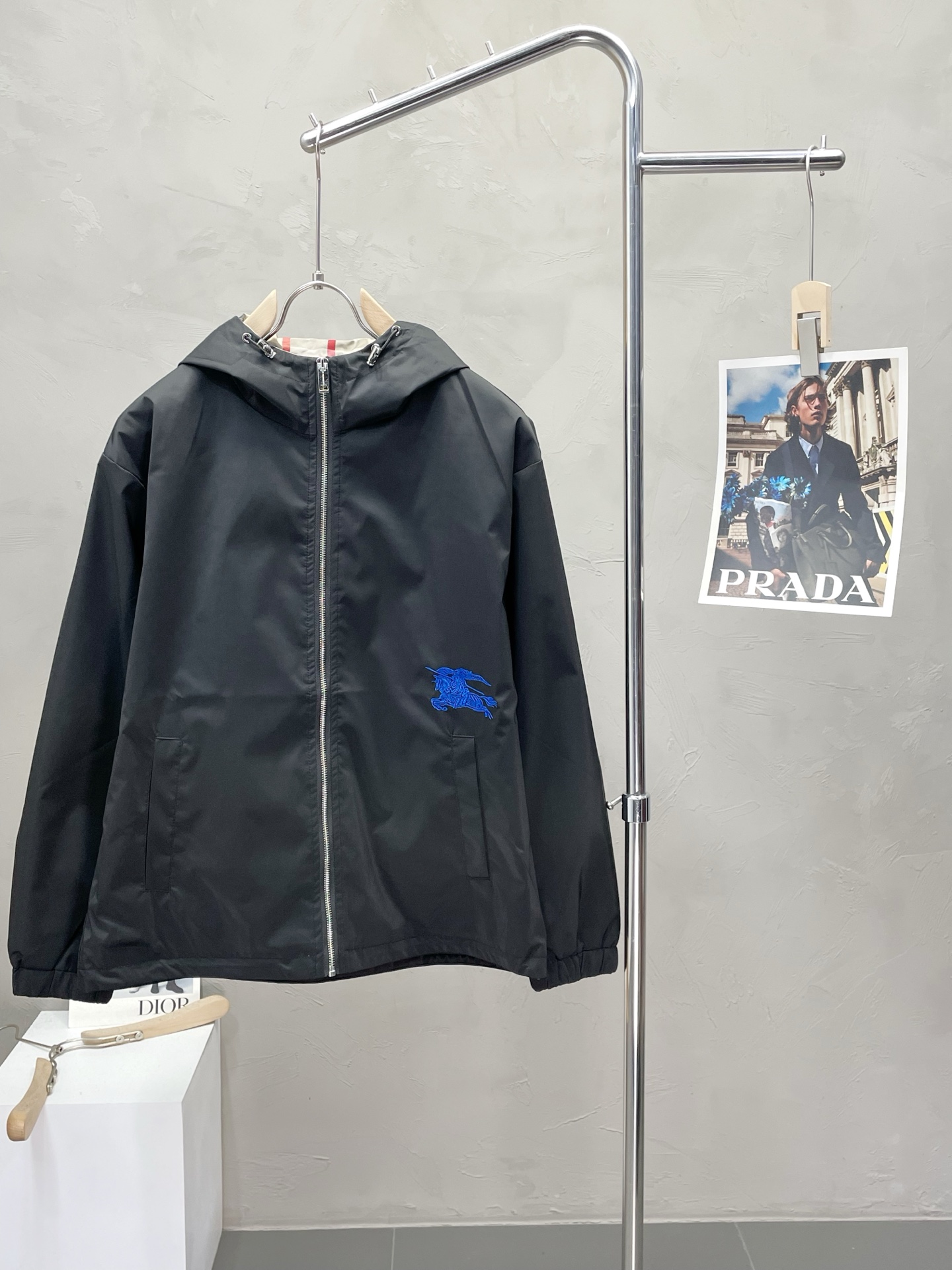 NO:521612,.Burberry Burberry exclusively offers new original single men's casual hooded jacket, breathable and comfortable, high-end customization, high-end version, fashionable and versatile imported fabric, super soft and delicate, skin-friendly and comfortable to wear, high-end boutique, OEM, fine production, very good for the upper body, men's essential items, three standards, complete code M-3XL,,burberry,burberry, jackets & coats,hats,alexander wang19860909.Burberry巴宝莉独家专供新款原单男士休闲连帽夹克 透气舒适 高端定制 高版本 时尚百搭爆款进口面料 手感超柔软细腻 穿着亲肤舒适 高端精品 代工厂精细做上身非常赞 男士必备单品 三标齐全 码数M-3XL,,burberry,burberry,jackets & coats,hats,alexander wang,Men's clothing