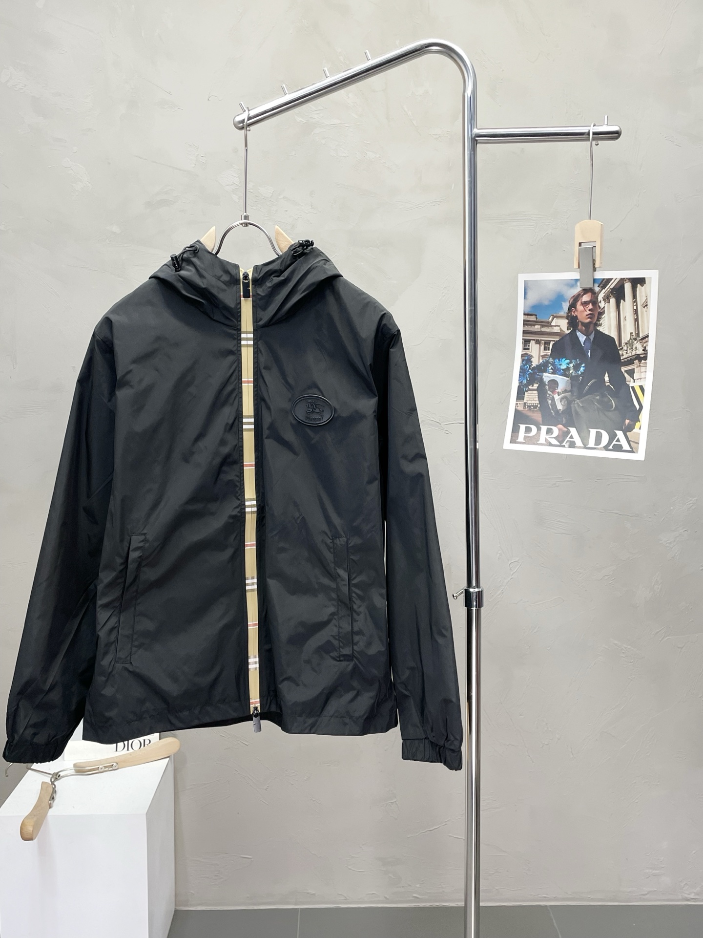 NO:521624,.Burberry Burberry exclusively offers new original single men's casual hooded jacket, breathable and comfortable, high-end customization, high-end version, fashionable and versatile imported fabric, super soft and delicate, skin-friendly and comfortable to wear, high-end boutique, OEM, fine production, very good for the upper body, men's essential items, three standards, complete code M-3XL,,burberry,burberry, jackets & coats,hats,alexander wang19860909.Burberry巴宝莉独家专供新款原单男士休闲连帽夹克 透气舒适 高端定制 高版本 时尚百搭爆款进口面料 手感超柔软细腻 穿着亲肤舒适 高端精品 代工厂精细做上身非常赞 男士必备单品 三标齐全 码数M-3XL,,burberry,burberry,jackets & coats,hats,alexander wang,Men's clothing