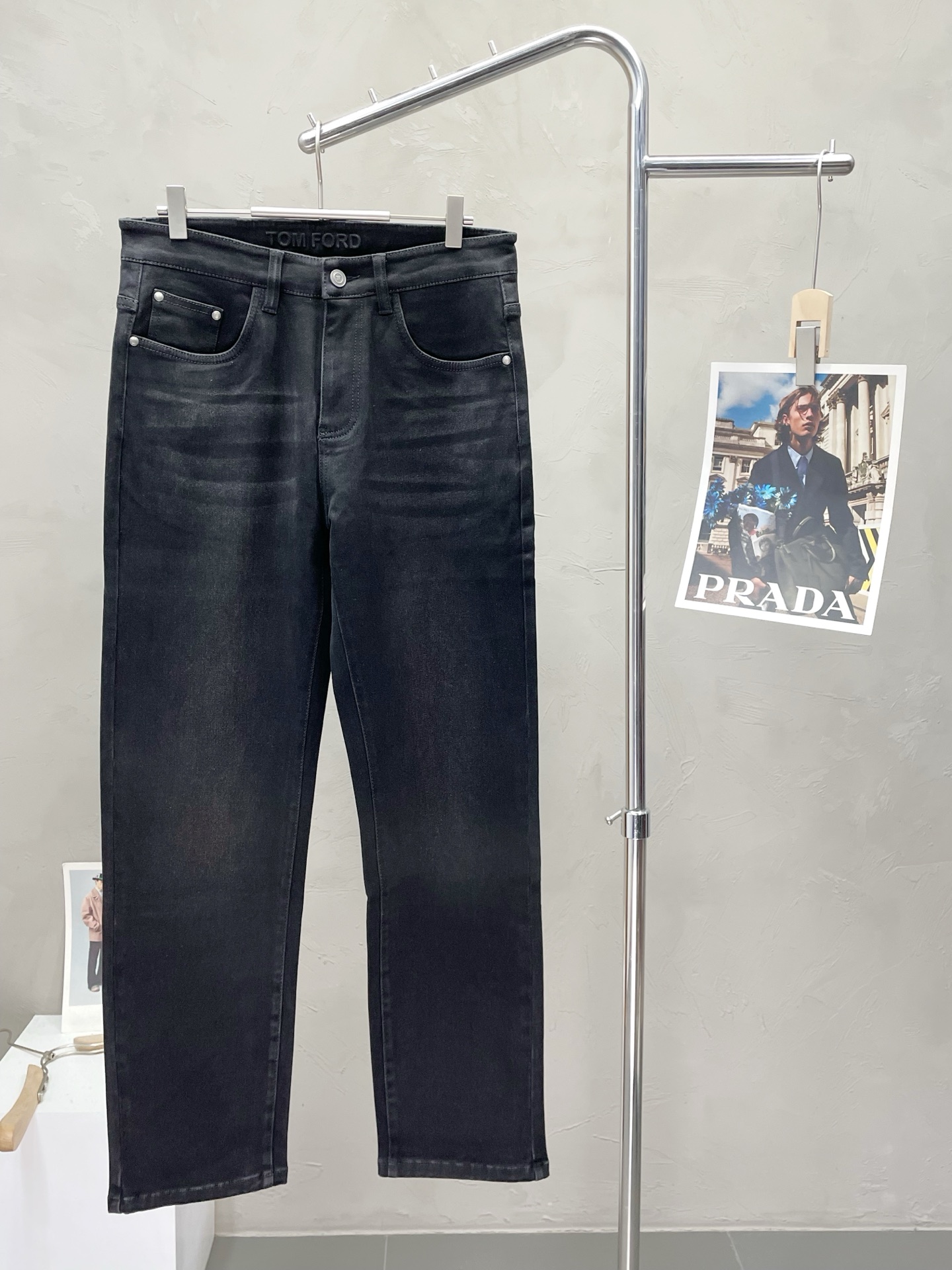 NO:522833,.TOM FORD Tom Ford exclusively offers new jeans high-end version!  Customized fabrics for counters are breathable and comfortable, with impeccable details, and the brand element design concept reflects high quality. They feel delicate and soft!  It is casually cut, with a great upper body style!  Number of codes 29-40, Tom ford, jeans, alexander wang19860909.TOM FORD汤姆福特独家专供新款 牛仔裤高端版本！专柜定制面料 透气舒适度高,细节无可挑剔,品牌元素设计理念,体现高品质.手感细腻柔软！呈现休闲裁剪,上身版型超赞！码数29-40,,tom ford,jeans,alexander wang,Men's clothing