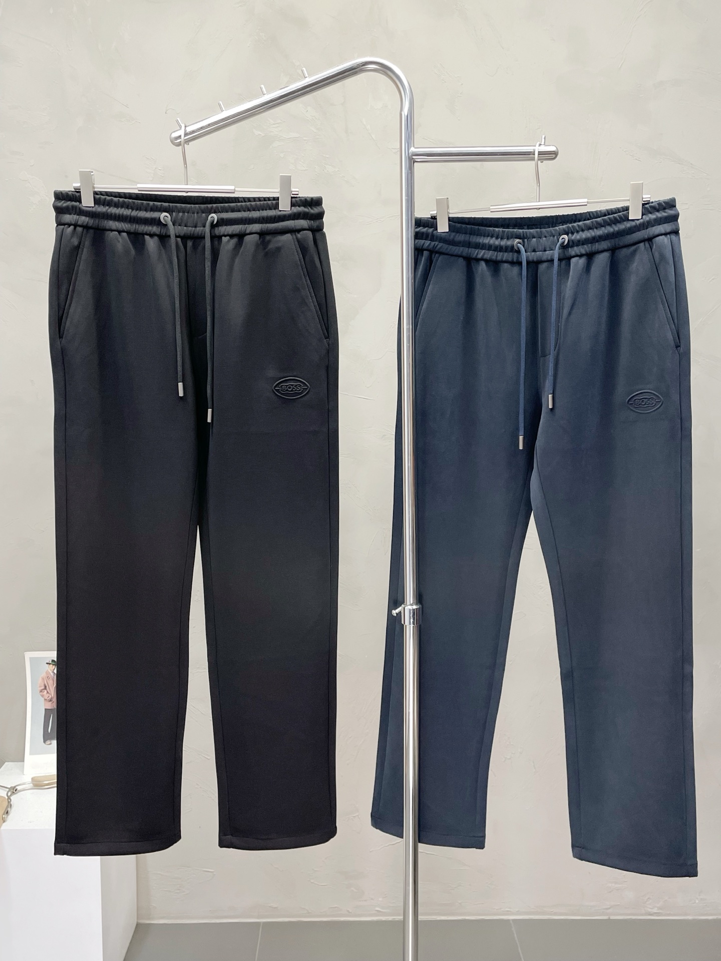 NO:522840,.BOSS exclusively offers new casual pants, high-end version!  Customized fabrics for counters are breathable and comfortable, with impeccable details, and the brand element design concept reflects high quality. They feel delicate and soft!  It is casually cut, with a great upper body style!  Number of codes 29-40, alexander wang19860909.BOSS独家专供新款 休闲裤 高端版本！专柜定制面料 透气舒适度高,细节无可挑剔,品牌元素设计理念,体现高品质.手感细腻柔软！呈现休闲裁剪,上身版型超赞！码数29-40,,alexander wang,Men's clothing