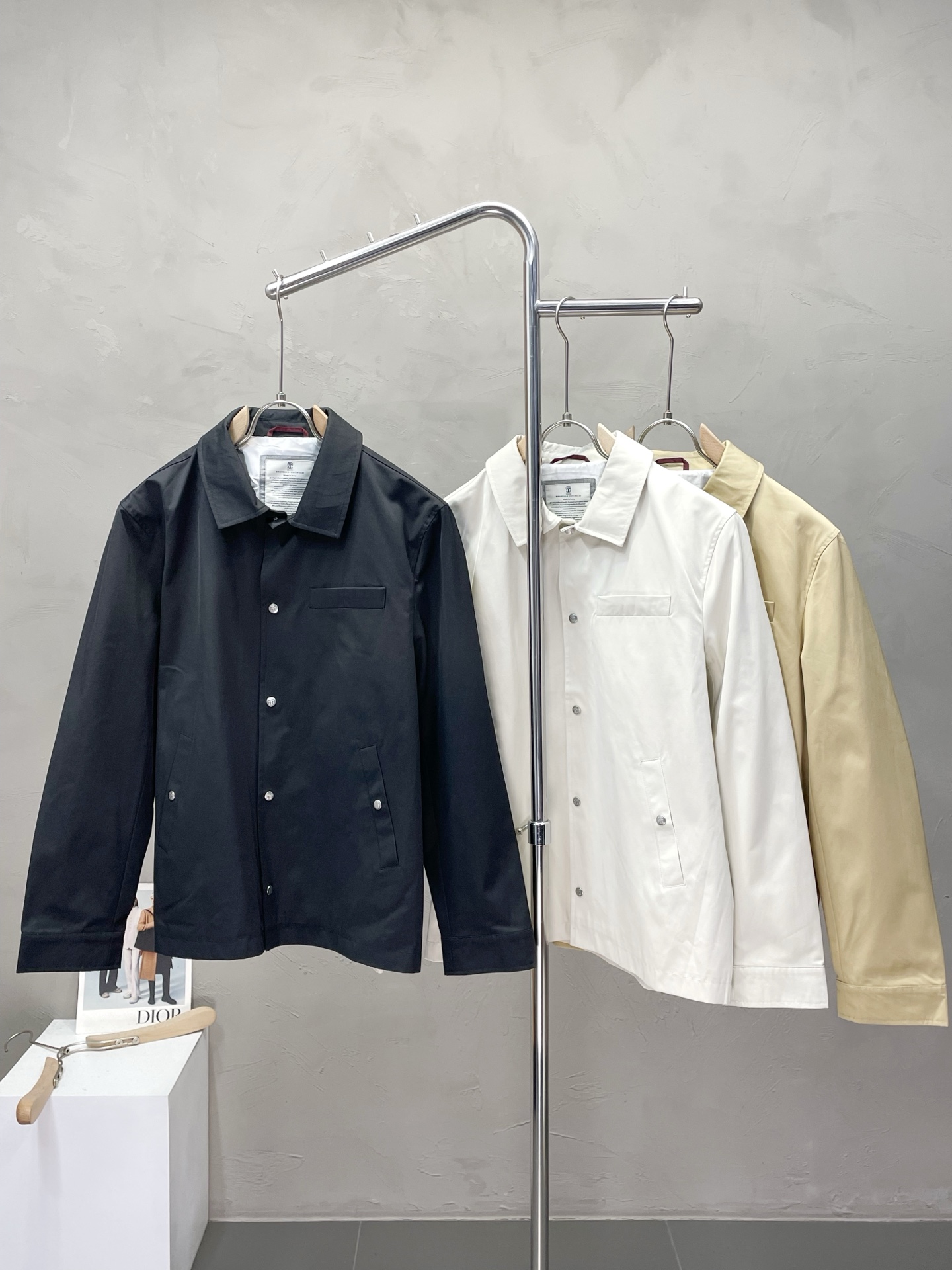 NO:521622,.BC-Brunello Cucineli exclusively for new original single men's casual jackets, high-end customization, high-version, fashionable and versatile original imported fabrics, neckline hem, logo pattern design, super soft and delicate, skin-friendly and comfortable to wear, high-end boutique, OEM, fine-made top body, very good, men's essential items, three-standard size M-3XL,,brunello cucinelli, jackets & coats,alexander wang19860909.BC-Brunello Cucineli 布鲁内洛 库奇内利独家专供新款原单男士休闲夹克 高端定制 高版本 时尚百搭爆款原版进口面料 领口衣摆 logo图案设计 手感超柔软细腻 穿着亲肤舒适 高端精品 代工厂精细做上身非常赞 男士必备单品 三标齐全 尺码M-3XL,,brunello cucinelli,jackets & coats,alexander wang,Men's clothing