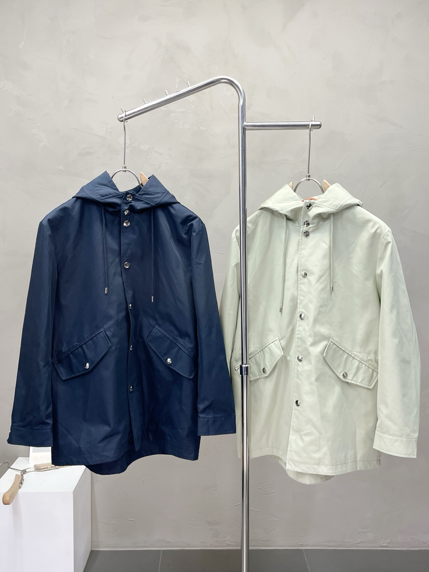 NO:521639,.LP-Loro Piana exclusively offers new original single men's casual hooded jackets, high-end customization, high-version, fashionable and versatile original imported fabrics, neckline hem, logo pattern design, super soft and delicate, skin-friendly and comfortable to wear, high-end boutique, OEM fine-made, very good for men's essential items, three-standard size M-3XL,,loro pigana,loro pigana, jackets & coats,hats,alexander wang19860909.LP-Loro Piana诺悠翩雅独家专供新款原单男士休闲连帽夹克 高端定制 高版本 时尚百搭爆款原版进口面料 领口衣摆 logo图案设计 手感超柔软细腻 穿着亲肤舒适 高端精品 代工厂精细做上身非常赞 男士必备单品 三标齐全 尺码M-3XL,,loro piana,loro piana,jackets & coats,hats,alexander wang,Men's clothing