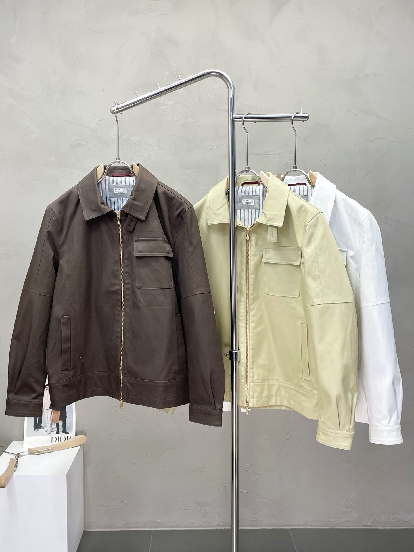 NO:521616,.BC-Brunello Cucineli exclusively for new original single men's casual jackets, high-end customization, high-version, fashionable and versatile original imported fabrics, neckline hem, logo pattern design, super soft and delicate, skin-friendly and comfortable to wear, high-end boutique, OEM fine-made, very good for men's essential items, three-standard size M-3XL,,brunello cucinelli, jackets & coats,alexander wang19860909.BC-Brunello Cucineli 布鲁内洛 库奇内利独家专供新款原单男士休闲夹克 高端定制 高版本 时尚百搭爆款原版进口面料 领口衣摆 logo图案设计 手感超柔软细腻 穿着亲肤舒适 高端精品 代工厂精细做上身非常赞 男士必备单品 三标齐全 尺码M-3XL,,brunello cucinelli,jackets & coats,alexander wang,Men's clothing