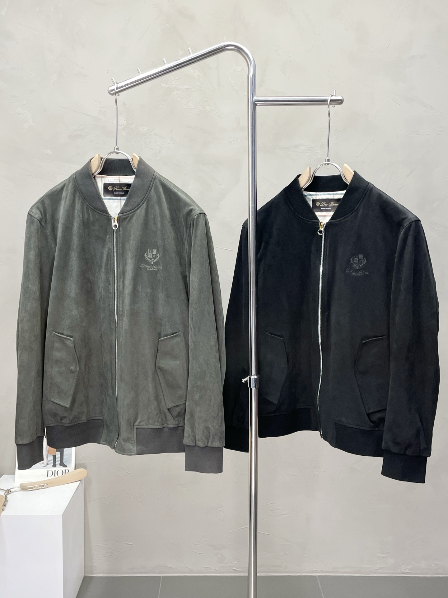 NO:521633,.LP-Loro Piana exclusively offers new original single men's casual jackets, high-end customization, high-version, fashionable and versatile original imported fabrics, neckline hem, logo pattern design, super soft and delicate, skin-friendly and comfortable to wear, high-end boutique, OEM fine-made, very good for men's essential items, three-standard size M-3XL,,loro pigana,loro pigana, jackets & coats,alexander wang19860909.LP-Loro Piana诺悠翩雅独家专供新款原单男士休闲夹克 高端定制 高版本 时尚百搭爆款原版进口面料 领口衣摆 logo图案设计 手感超柔软细腻 穿着亲肤舒适 高端精品 代工厂精细做上身非常赞 男士必备单品 三标齐全 尺码M-3XL,,loro piana,loro piana,jackets & coats,alexander wang,Men's clothing