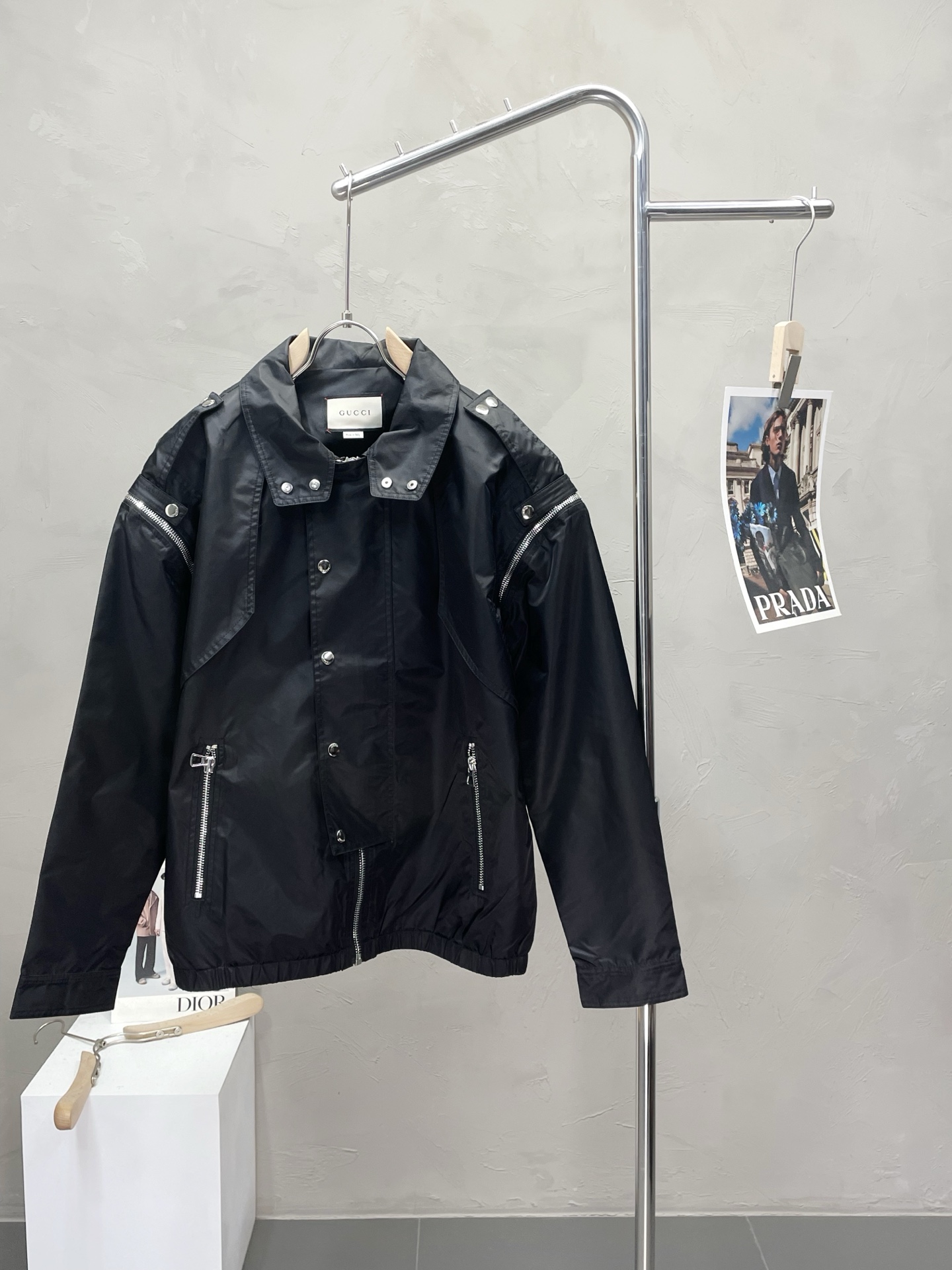 NO:521608,.Gucci exclusively offers new original single men's casual jackets, high-end customization, high-version, fashionable and versatile original imported fabrics, jackets and vest design, hand sleeves and removable design, neckline hem, logo pattern design, super soft and delicate feel, skin-friendly and comfortable to wear, high-end boutique, OEM factory fine-made top body is very good, men's essential items, complete three standards, sizes M-3XL,,gucci,gucci,jackets & coats,alexander wang19860909.Gucci古驰独家专供新款原单男士休闲夹克 高端定制 高版本 时尚百搭爆款原版进口面料 可夹克可马甲设计 手袖可拆卸设计 领口衣摆 logo图案设计 手感超柔软细腻 穿着亲肤舒适 高端精品 代工厂精细做上身非常赞 男士必备单品 三标齐全 尺码M-3XL,,gucci,gucci,jackets & coats,alexander wang,Men's clothing