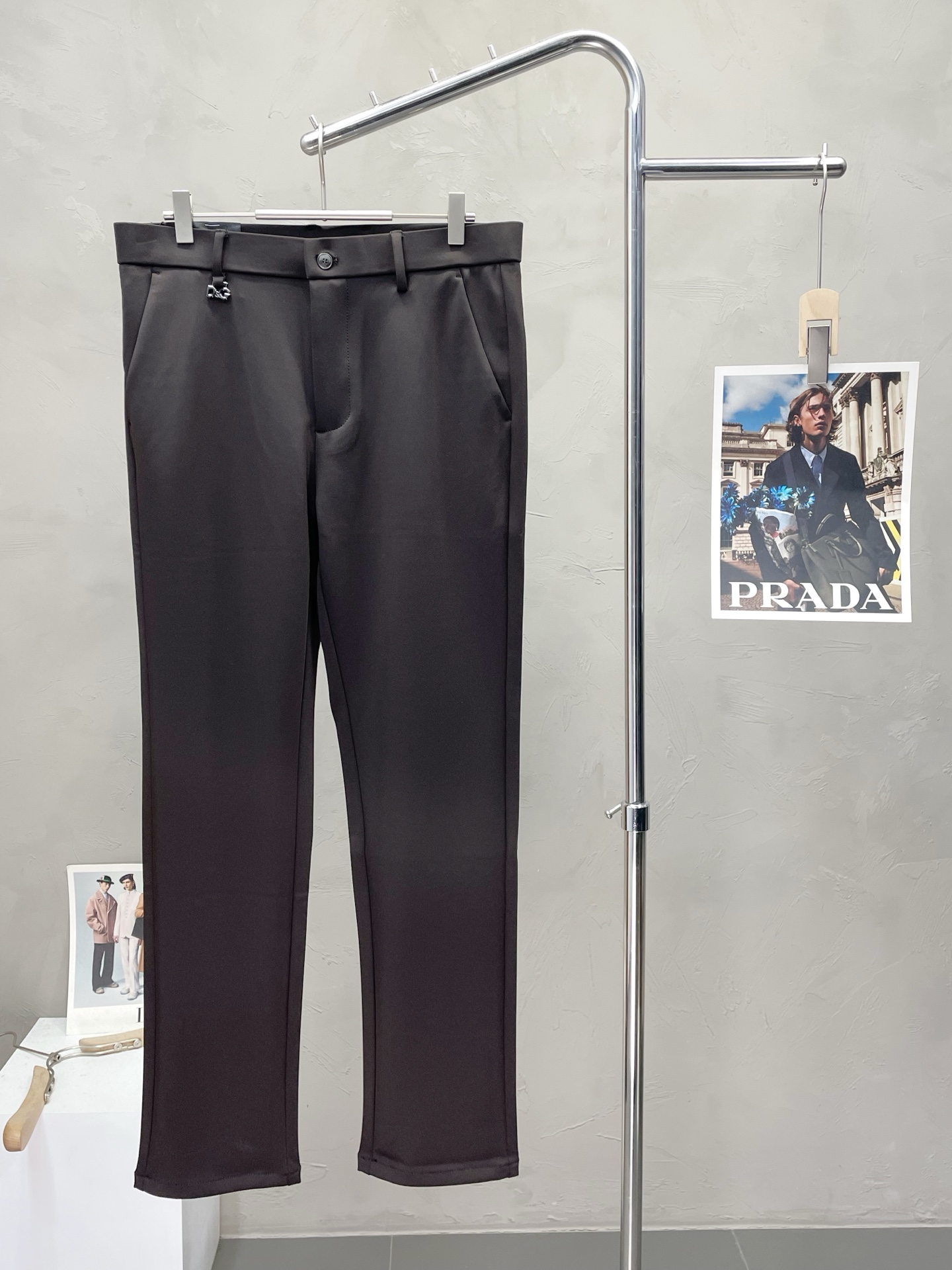 NO:522819,.Dolce & Gabbana exclusively offers new casual pants high-end version!  Customized fabrics for counters are breathable and comfortable, with impeccable details, and the brand element design concept reflects high quality. The feel is delicate and soft!  It is casually cut, with a great upper body style!  Number of codes: 29-40, Dolce & Gabbana, Dolce & Gabbana, alexander wang19860909.Dolce&Gabbana杜嘉班纳独家专供新款 休闲裤 高端版本！专柜定制面料 透气舒适度高,细节无可挑剔,品牌元素设计理念,体现高品质.手感细腻柔软！呈现休闲裁剪,上身版型超赞！码数: 29-40,,Dolce&Gabbana,Dolce&Gabbana,alexander wang,Men's clothing