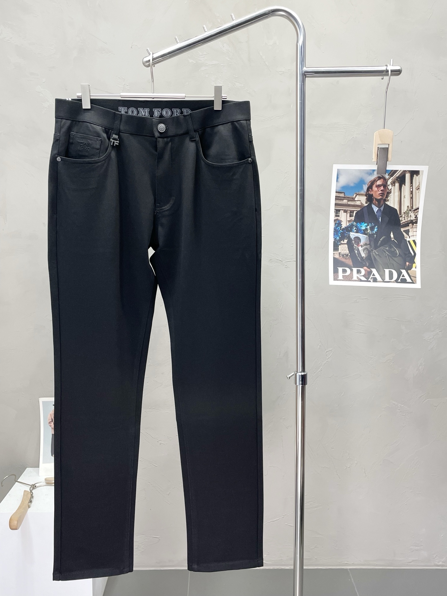 NO:522816,.TOM FORD Tom Ford exclusively offers new casual pants high-end version!  Imported graphene fabric is breathable and comfortable, with impeccable details, and the brand element design concept reflects high quality. It feels delicate and soft!  It is casually cut, with a great upper body style!  Number of codes: 29-40,,tom ford,alexander wang19860909.TOM FORD汤姆福特独家专供新款 休闲裤 高端版本！进口石墨烯面料 透气舒适度高,细节无可挑剔,品牌元素设计理念,体现高品质.手感细腻柔软！呈现休闲裁剪,上身版型超赞！码数: 29-40,,tom ford,alexander wang,Men's clothing