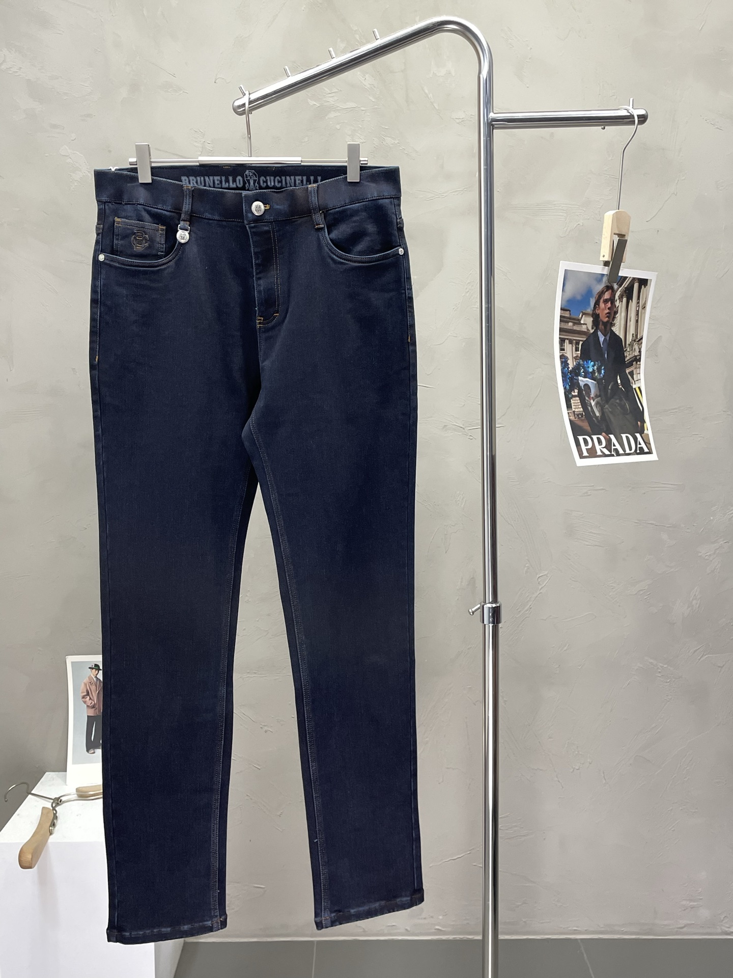 NO:522836,.BC-Brunello Cucineli Exclusively available in new styles, high-end jeans!  Customized fabrics for counters are breathable and comfortable, with impeccable details, and the brand element design concept reflects high quality. The feel is delicate and soft!  It is casually cut, with a great upper body style!  29-40, brunello cucinelli, jeans, alexander wang19860909.BC-Brunello Cucineli 布鲁内洛 库奇内利独家专供新款 牛仔裤高端版本！专柜定制面料 透气舒适度高,细节无可挑剔,品牌元素设计理念,体现高品质.手感细腻柔软！呈现休闲裁剪,上身版型超赞！码数29-40,,brunello cucinelli,jeans,alexander wang,Men's clothing