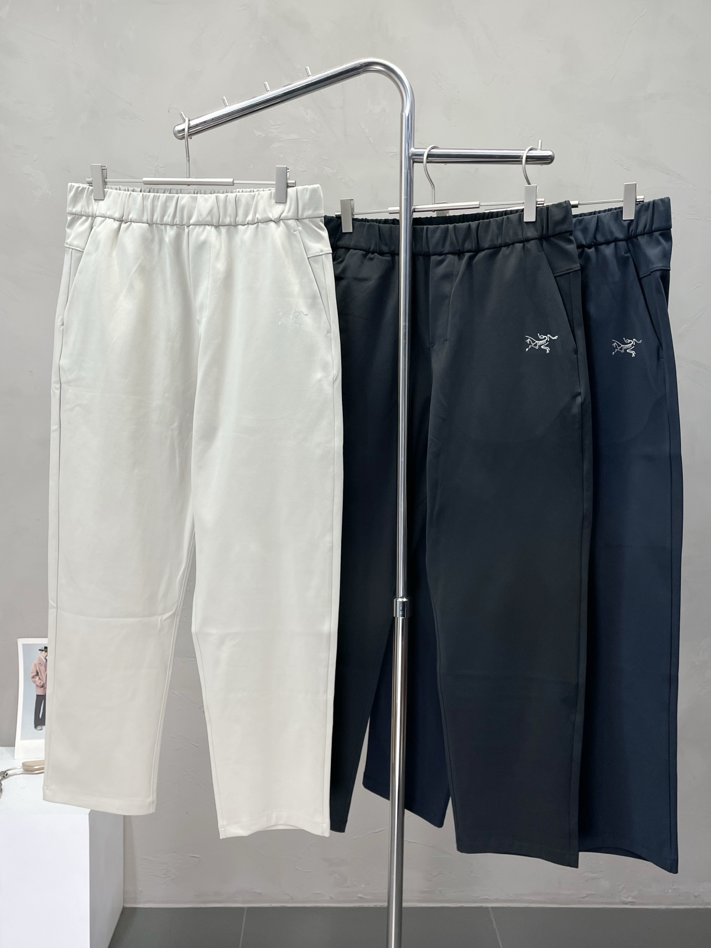 NO:522842,.Arc’teryx Archaeopteryx exclusively offers new casual pants, high-end version!  Customized fabrics for counters are breathable and comfortable, with impeccable details, and the brand element design concept reflects high quality. The feel is delicate and soft!  It is casually cut, with a great upper body style!  Code number M-3XL, arc'teryx,alexander wang19860909.Arc’teryx始祖鸟独家专供新款休闲裤 高端版本！专柜定制面料 透气舒适度高,细节无可挑剔,品牌元素设计理念,体现高品质.手感细腻柔软！呈现休闲裁剪,上身版型超赞！码数M-3XL,arc'teryx,alexander wang,Men's clothing