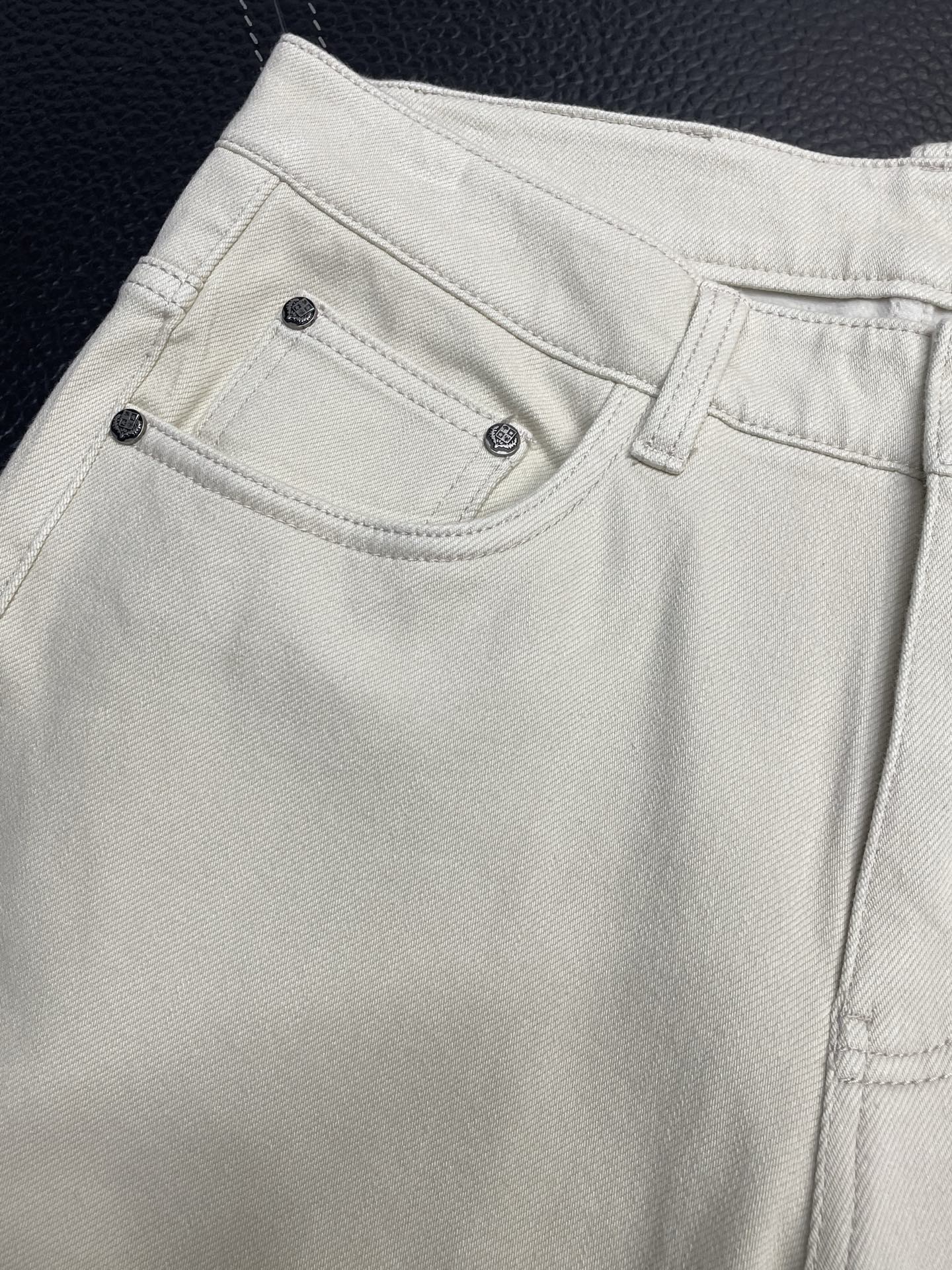。lP🆕-Loro Piana诺悠翩雅💥独家专供新款 牛仔裤👖高端版本！专柜定制面料 透气舒适度高，细节