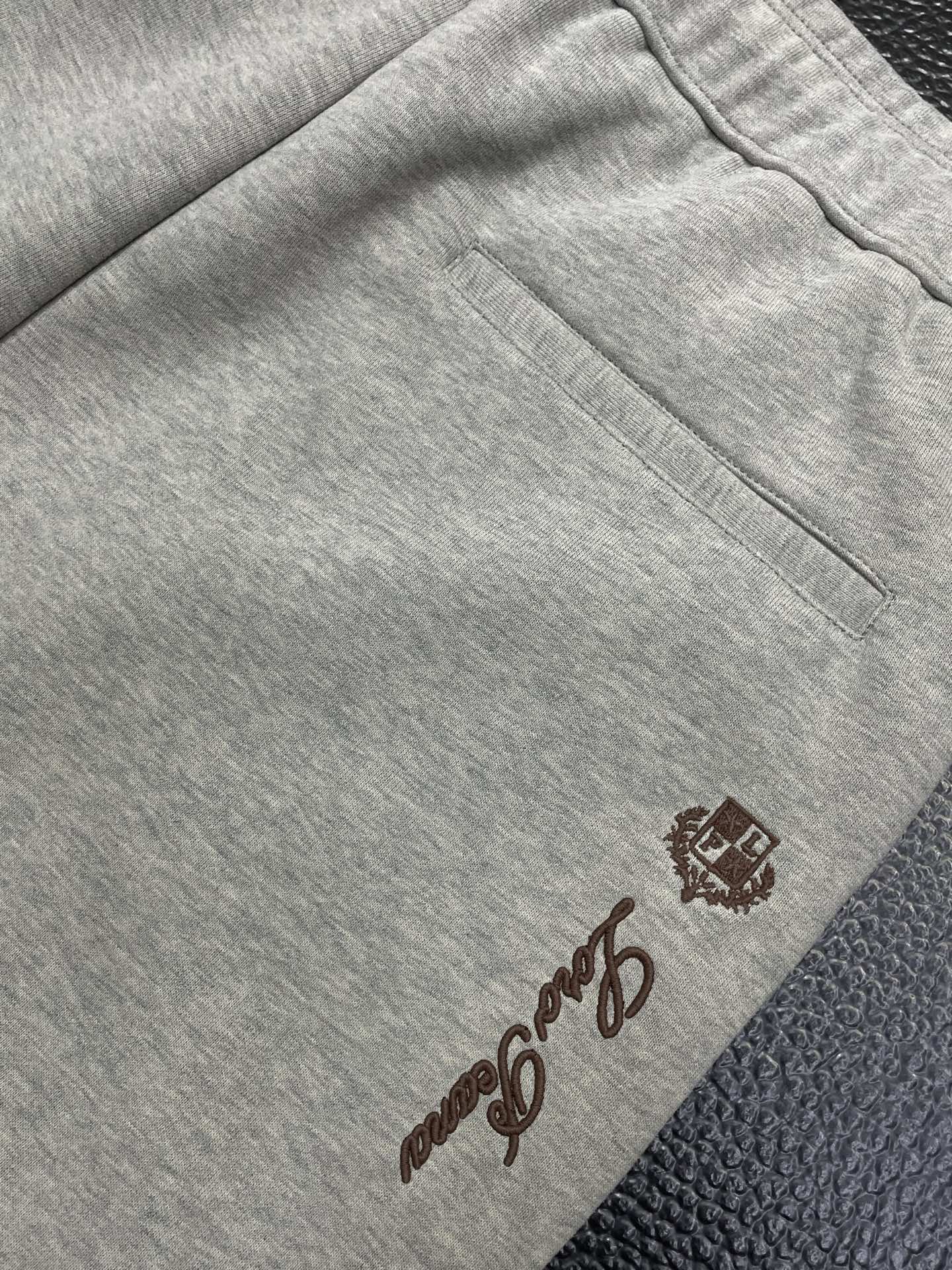 。lP🆕-Loro Piana诺悠翩雅💥独家专供新款 休闲裤。高端版本！专柜定制面料 透气舒适度高，细节