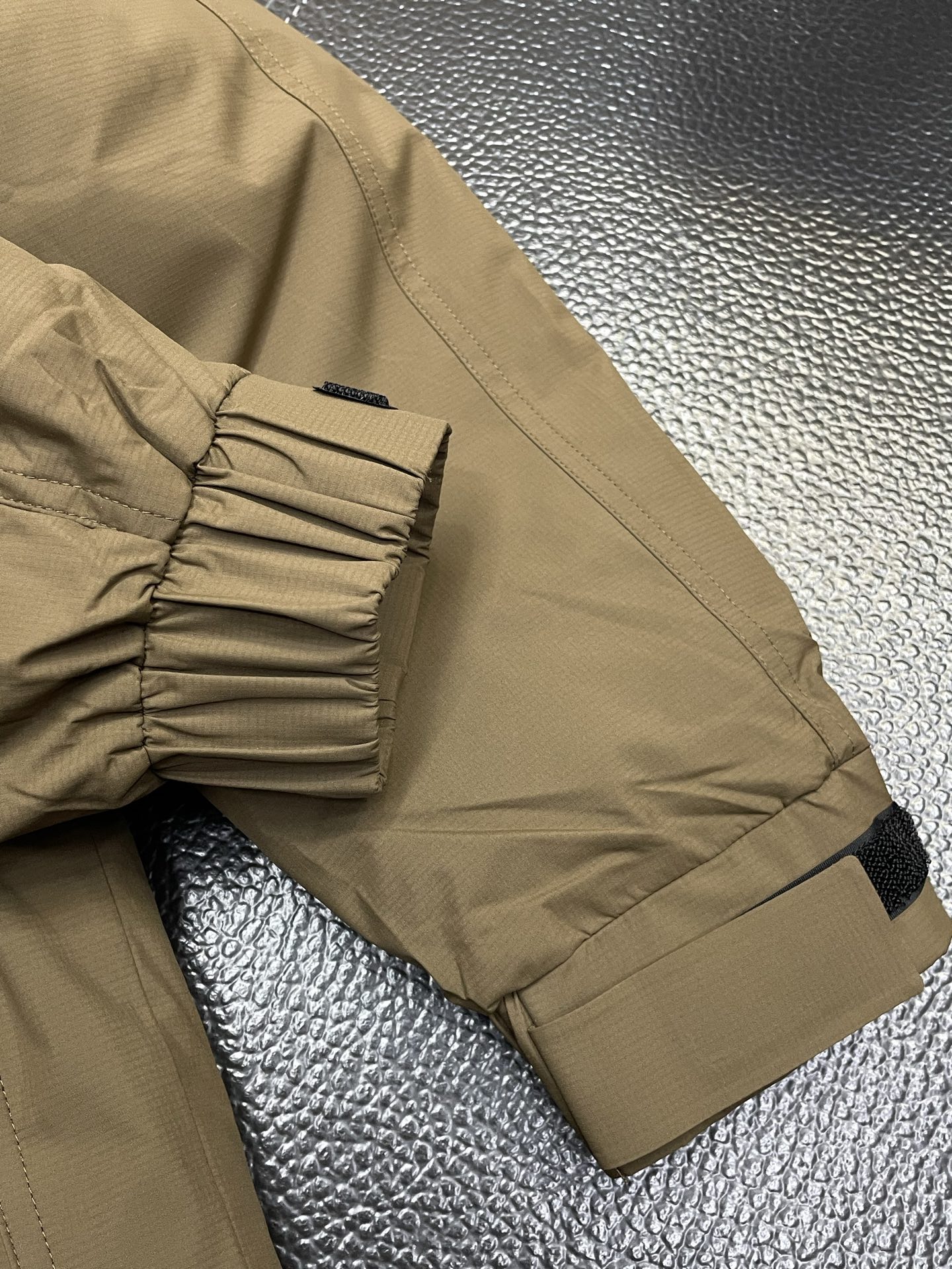 。羽绒服- Moncler蒙口💥独家专供秋冬新款连帽羽绒服，帽子可拆卸设计 贸易公司渠道稀出，降温天气必