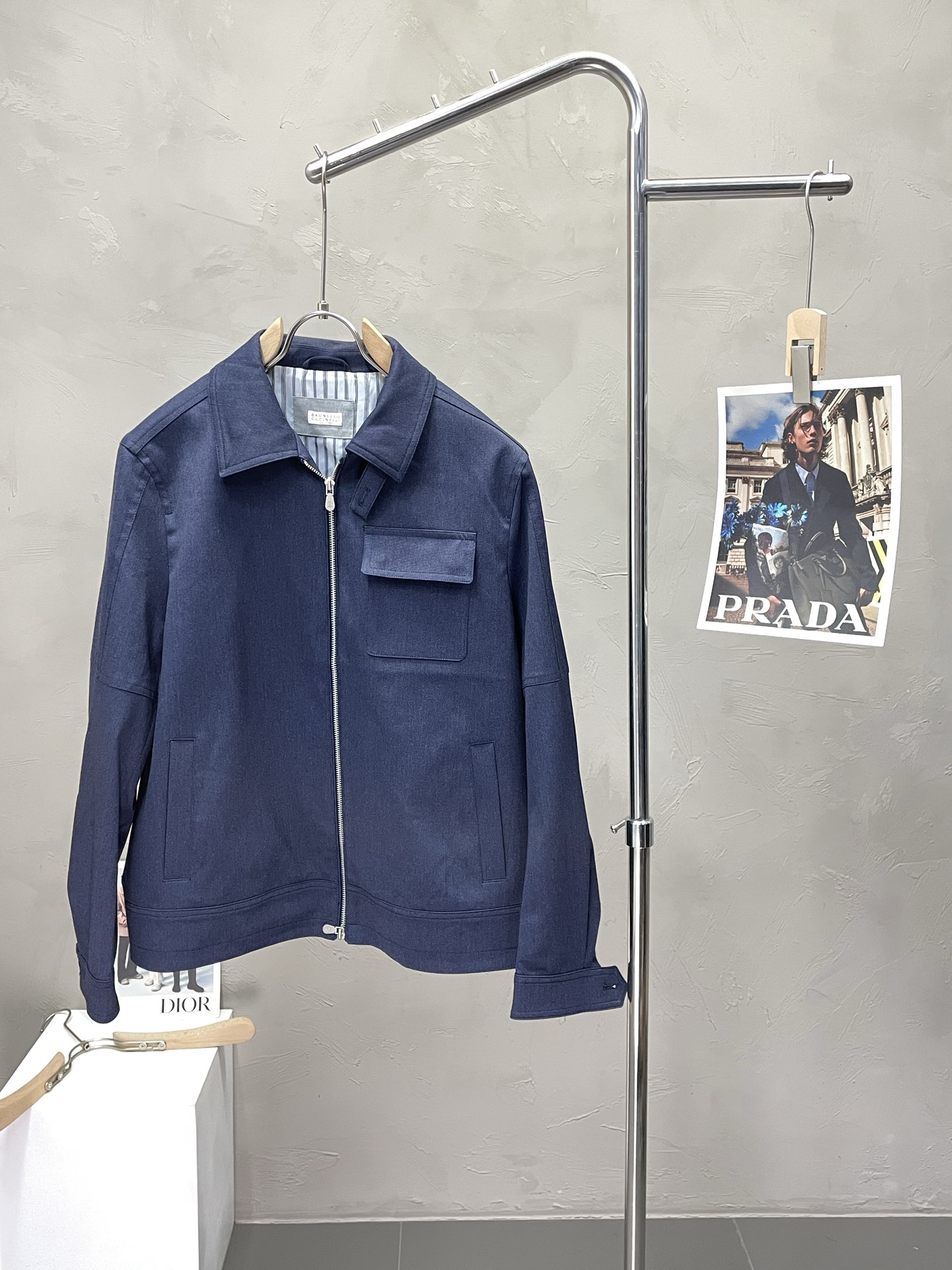 NO:530240,.BC-Brunello Cucineli Brunello Cucineli exclusively offers new fashion and casual autumn and winter jackets. Imported original fabrics are soft and comfortable, comfortable and breathable on the upper body, and unique design style. Whether worn alone or matched, they are all versatile items, demonstrating the personality of young people. The original hardware and accessories are extremely high-end, and the upper body is very handsome!  48-56, brunello cucinelli, jackets & coats, jackets & coats, alexander wang19860909.BC-Brunello Cucineli 布鲁内洛·库奇内利独家专供新品时尚休闲秋冬夹克外套.进口原版面料,柔软舒适,上身舒适透气,独特设计风格,无论是单穿还是搭配,都是百搭单品,彰显了年轻人的个性,原版五金辅料,档次极高,上身帅气十足！码数48-56,,brunello cucinelli,jackets & coats,jackets & coats,alexander wang,Men's clothing