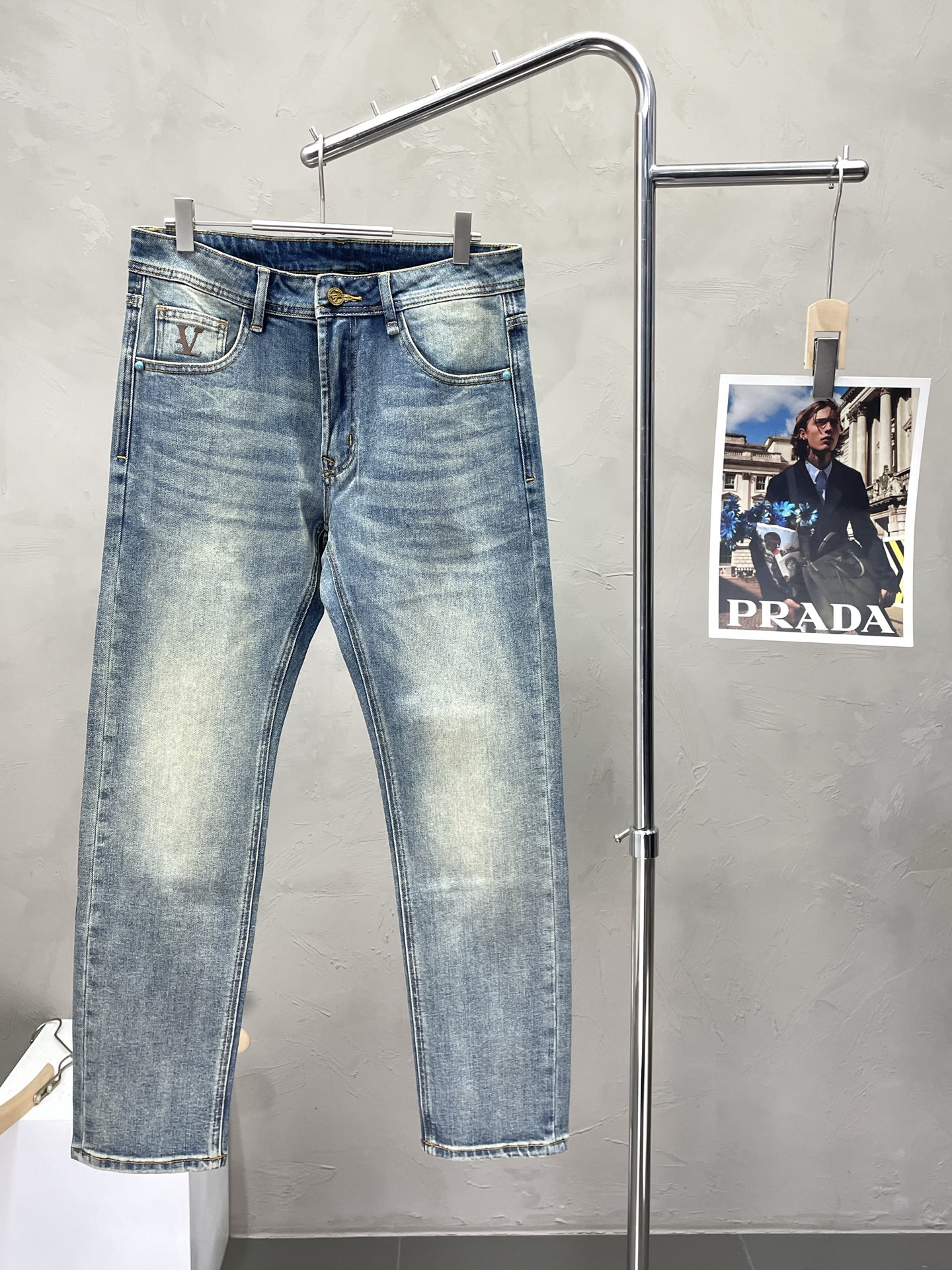 NO:537160,.Louis Vuitton exclusively for new jeans high-end version!  Customized fabrics for counters are breathable and comfortable, with impeccable details, and the brand element design concept reflects high quality. The feel is delicate and soft!  It is casually cut, with a great upper body style!  Number of codes: 30-38, louis vuitton,louis vuitton,jeans,alexander wang19860909.Louis Vuitton路易威登独家专供新款 牛仔裤高端版本！专柜定制面料 透气舒适度高,细节无可挑剔,品牌元素设计理念,体现高品质.手感细腻柔软！呈现休闲裁剪,上身版型超赞！码数: 30-38,,louis vuitton,louis vuitton,jeans,alexander wang,Men's clothing