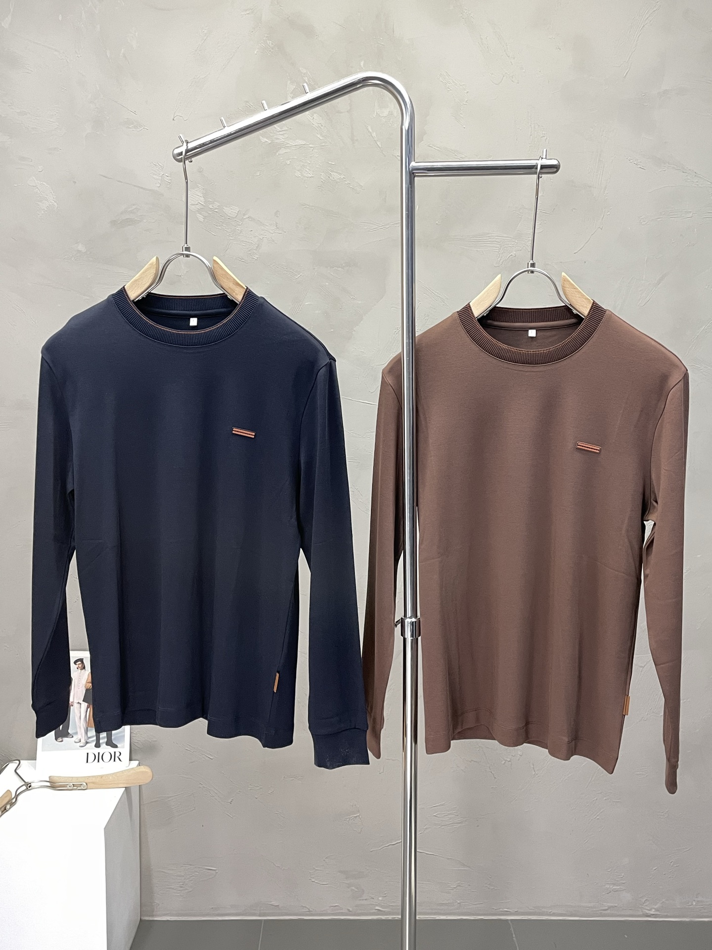 NO:537175,.ZEGNA exclusively offers the latest fashionable long-sleeved jackets with a classic design and superb appearance. The quality is even more unscrupulous. You can buy it directly. You can't get it right! Through the detailed pictures, you can feel its powerful aura, and the warm-concentration effect is significant, so you don’t have to worry about the chill at all! It is both fashionable and functional, and the whole style looks more luxurious and elegant! Size 48-56, zegna, jackets & coats,alexander wang19860909.ZEGNA杰尼亚独家专供最新时尚长袖 经典设计感与颜值爆棚的外套,品质更是无法挑剔品控可以直接入手,不容过错的高端臻品！通过细节图片便可感受到它强悍的气场,聚温保暖效果显著,完全不用担心会有一点寒意！时尚与功能性兼备,整款显得更加的奢华大气！ 尺码48-56,,zegna,jackets & coats,alexander wang,Men's clothing